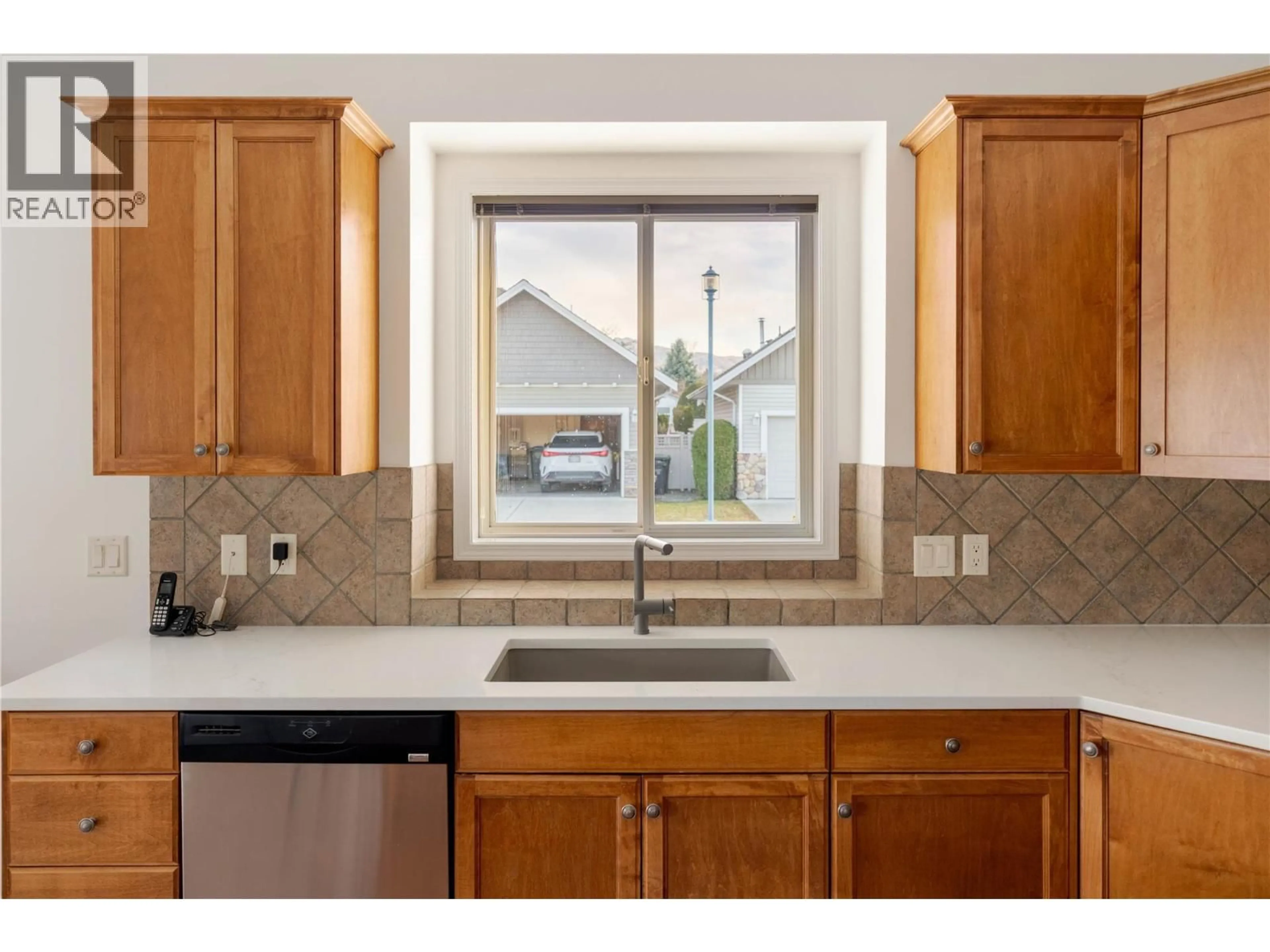 Open concept kitchen, ceramic/tile floor for 215 - 665 COOK ROAD, Kelowna British Columbia V1W4T4