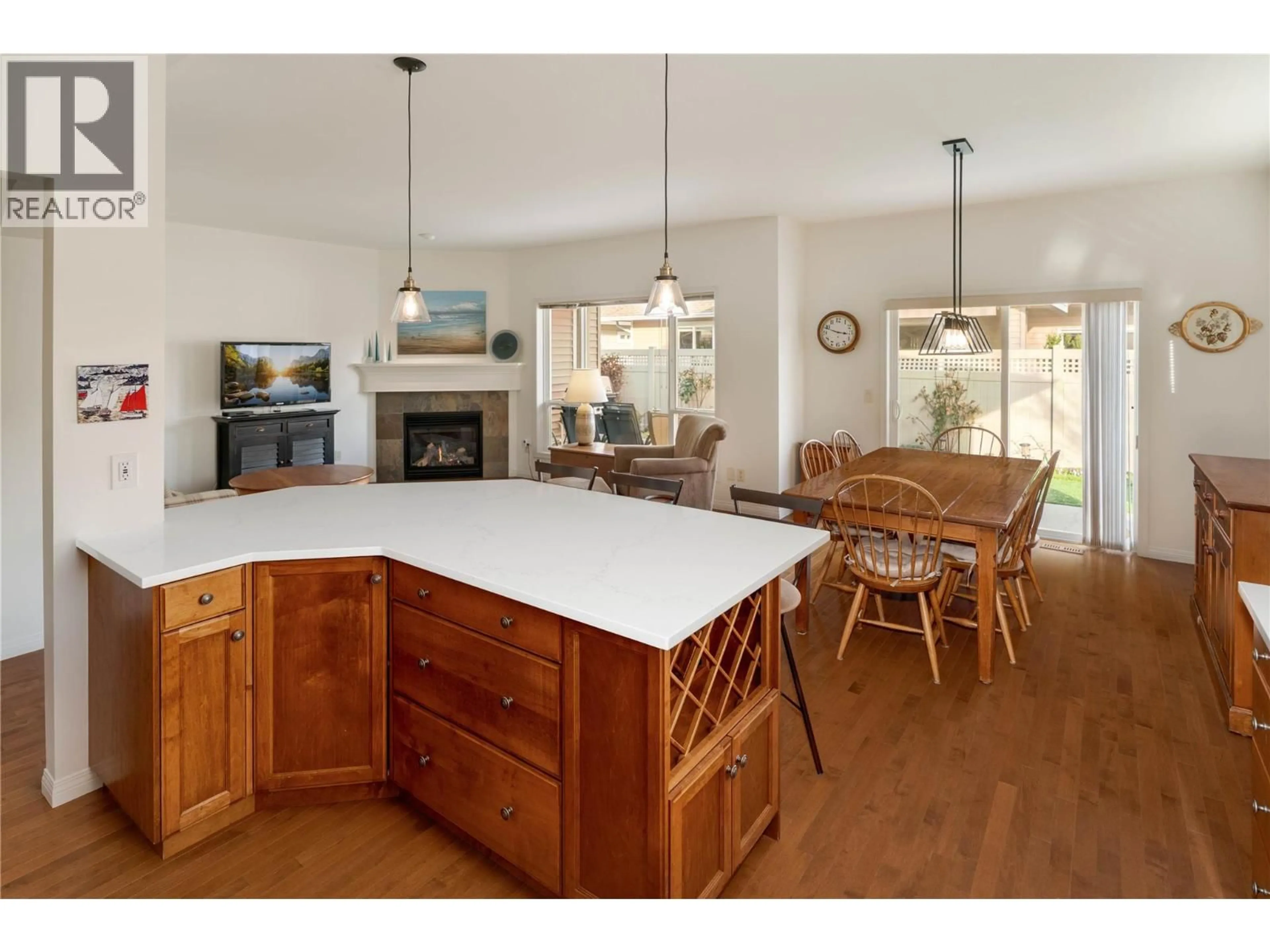 Open concept kitchen, ceramic/tile floor for 215 - 665 COOK ROAD, Kelowna British Columbia V1W4T4