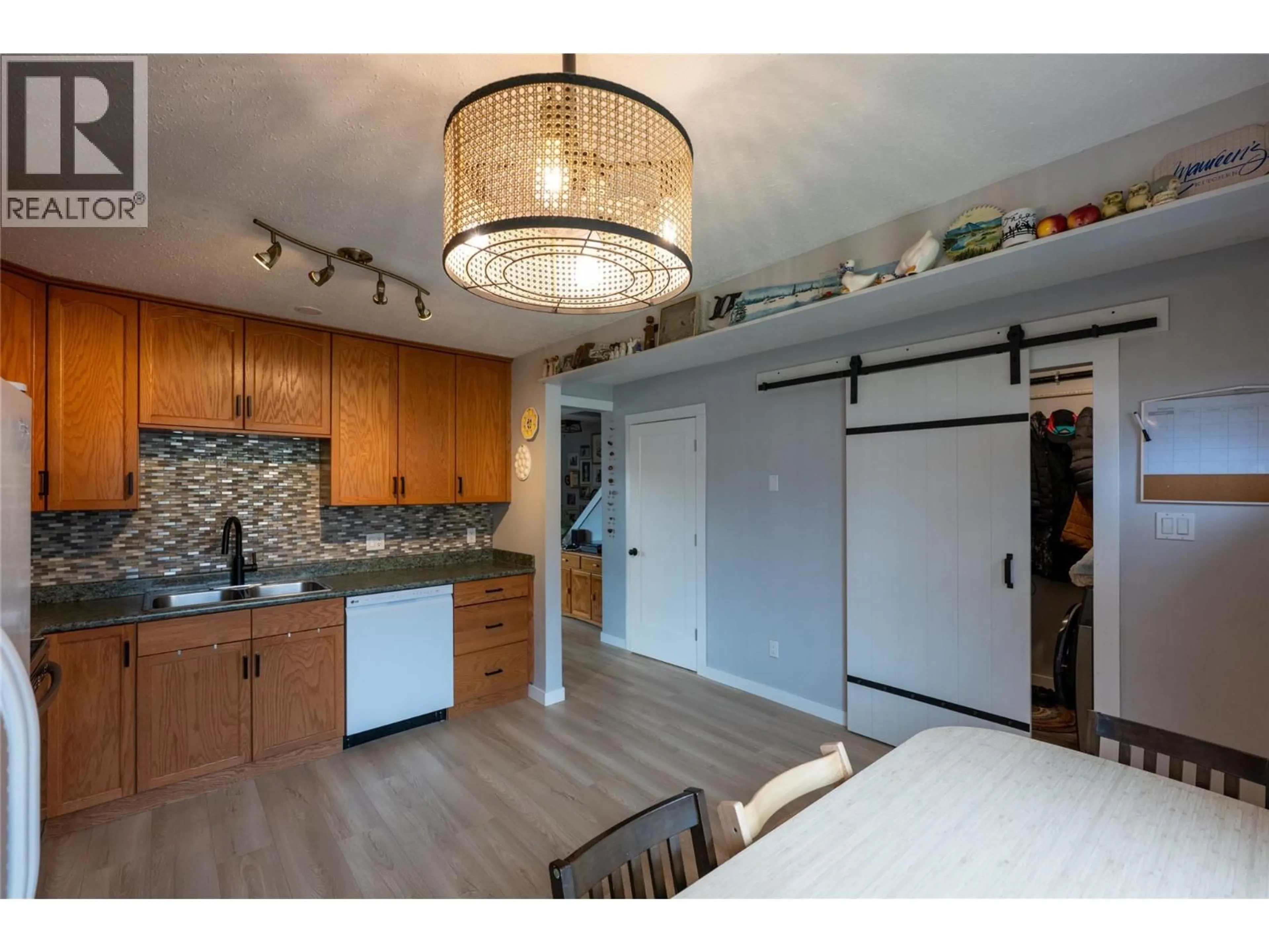 Open concept kitchen, unknown for 10 - 1697 GREENFIELD AVENUE, Kamloops British Columbia V2B4N5