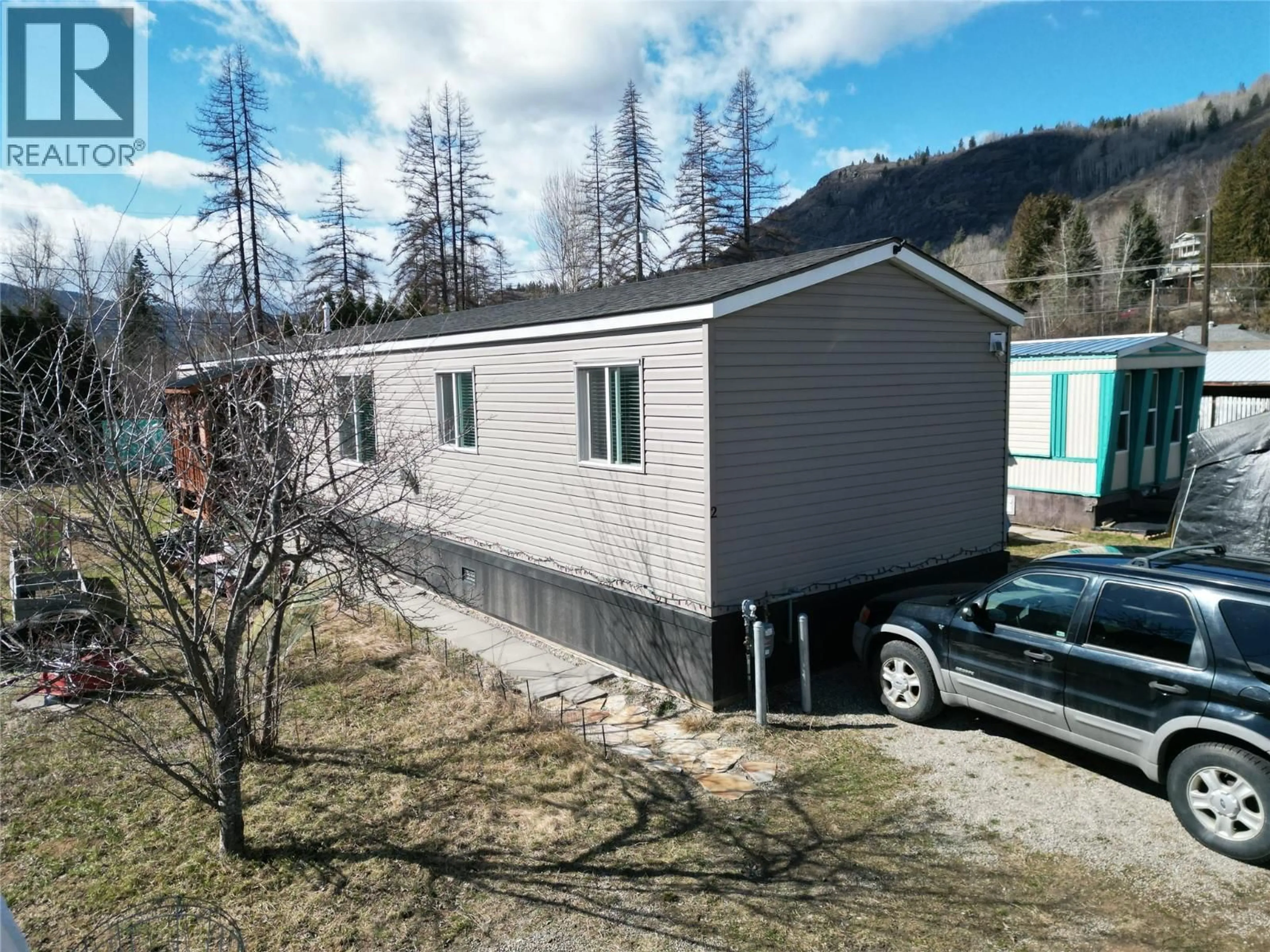 A pic from outside/outdoor area/front of a property/back of a property/a pic from drone, unknown for 2 - 1034 HIGHWAY 3B OTHER, Montrose British Columbia V0G1P0
