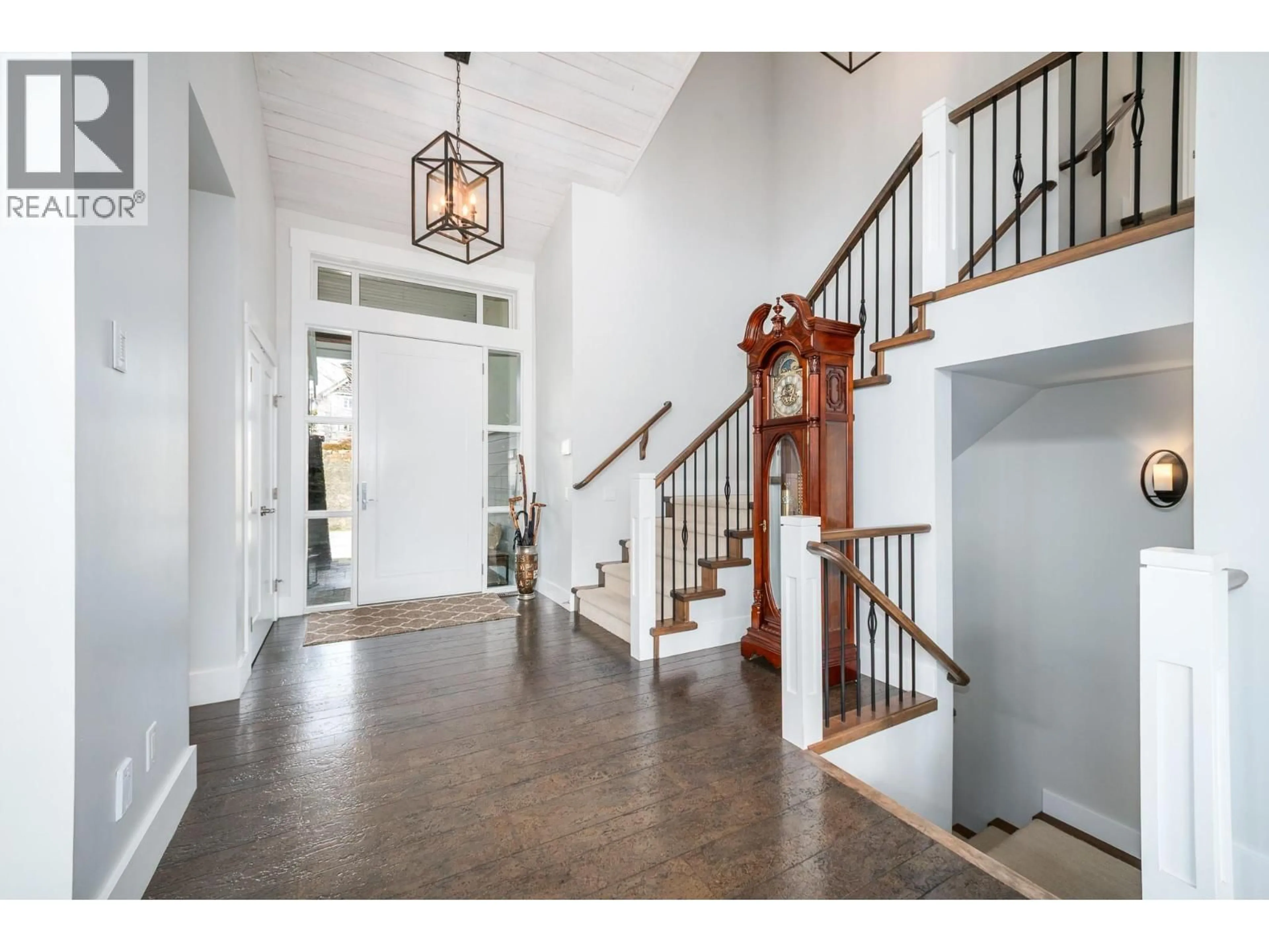 Indoor entryway for 131 SKYLAND DRIVE, Kelowna British Columbia V1V3A2