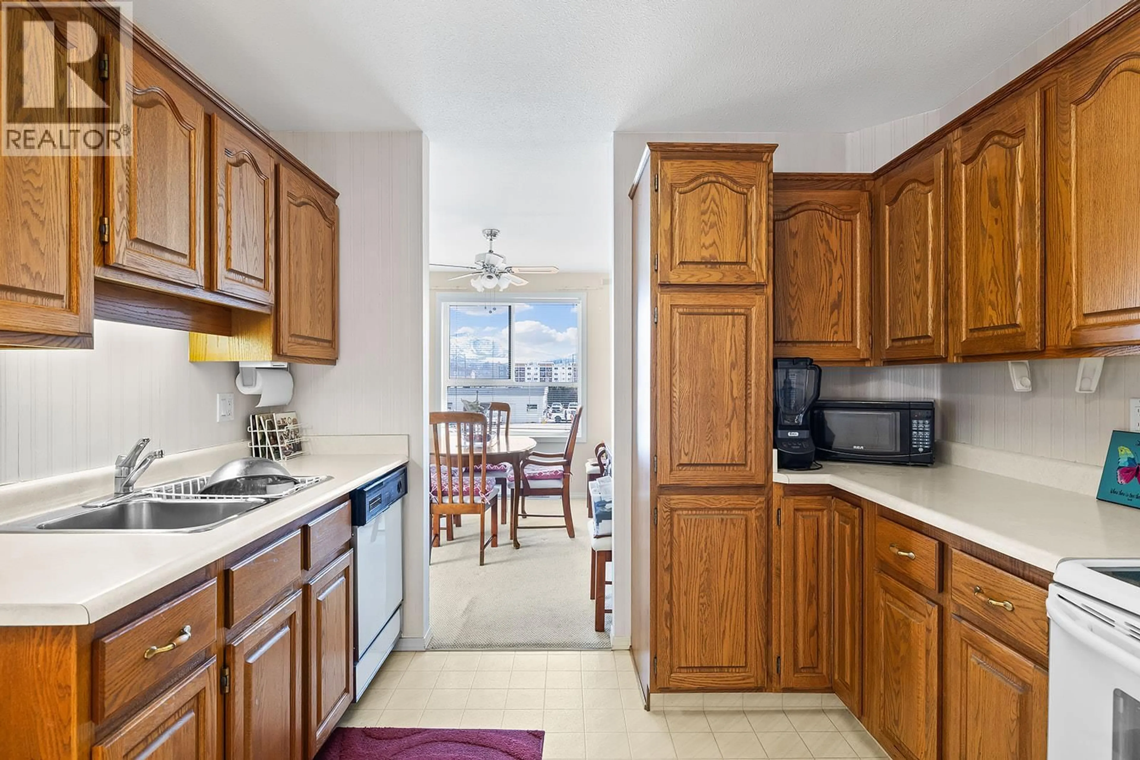 Standard kitchen, unknown for 305 - 1329 KLO ROAD, Kelowna British Columbia V1W3N9