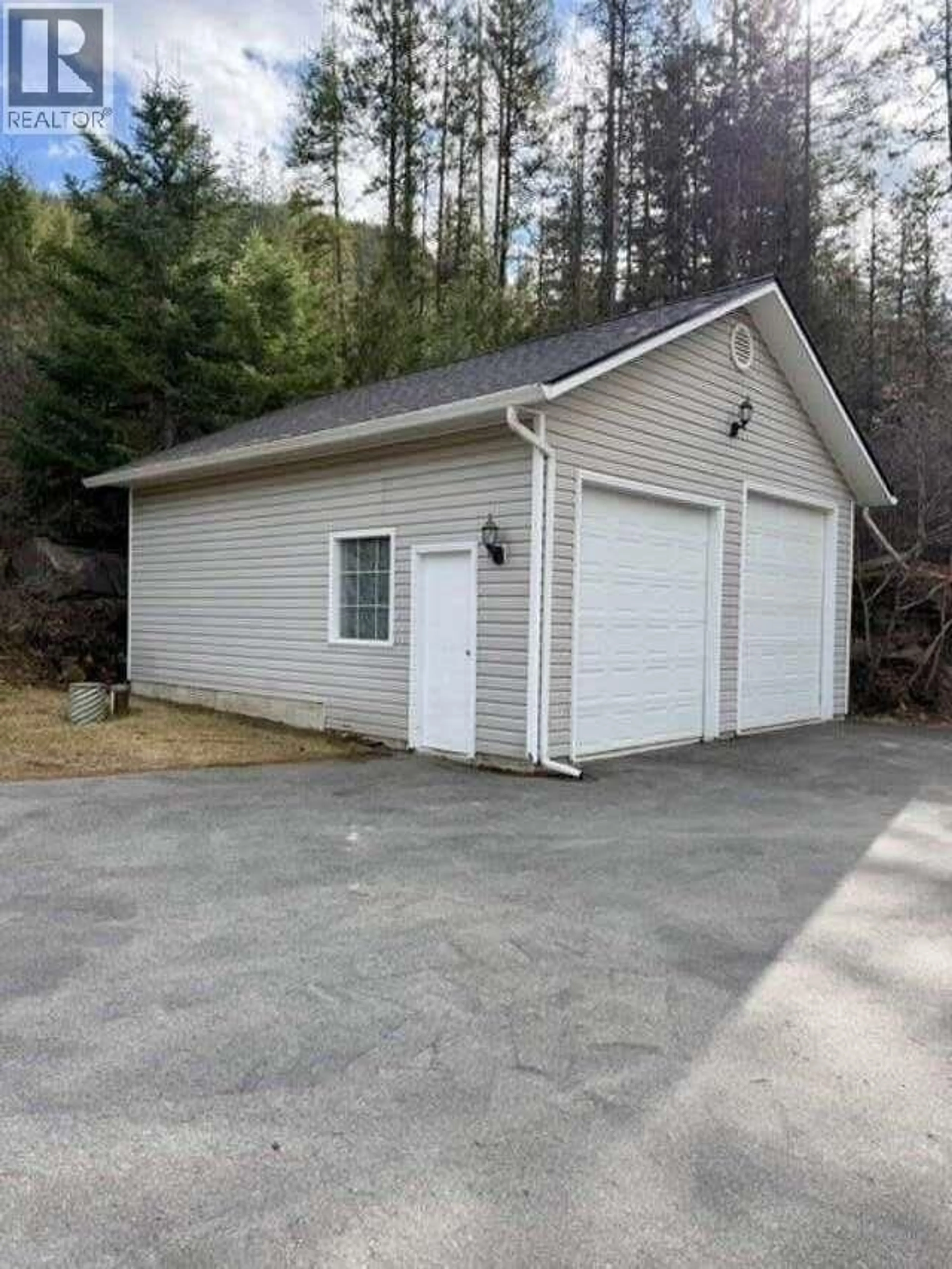 Indoor garage for 2095 PASS CREEK ROAD, Castlegar British Columbia V1N4T1
