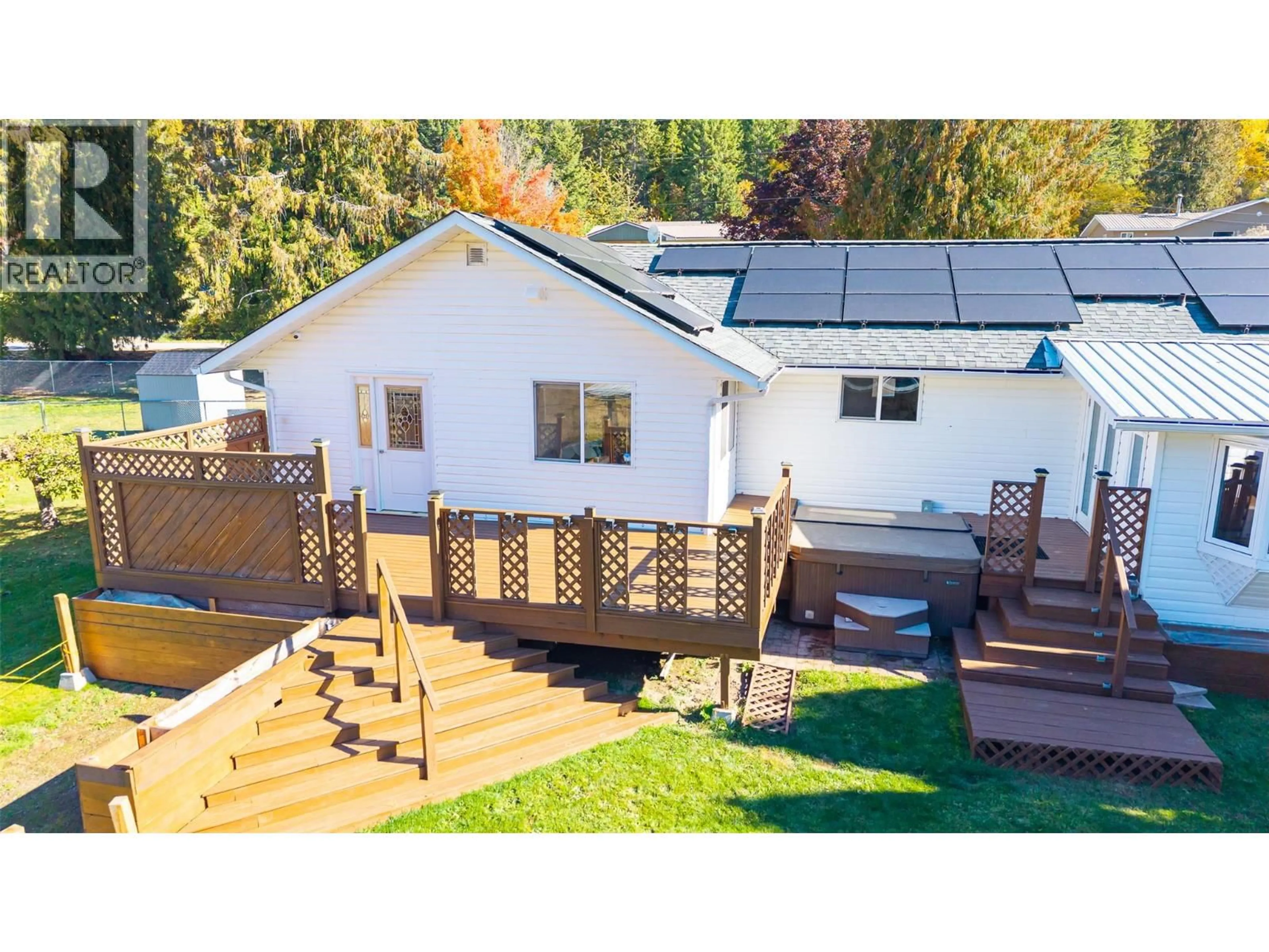 A pic from outside/outdoor area/front of a property/back of a property/a pic from drone, unknown for 5145 ELSIE HOLMES ROAD, Wynndel British Columbia V0B2N1