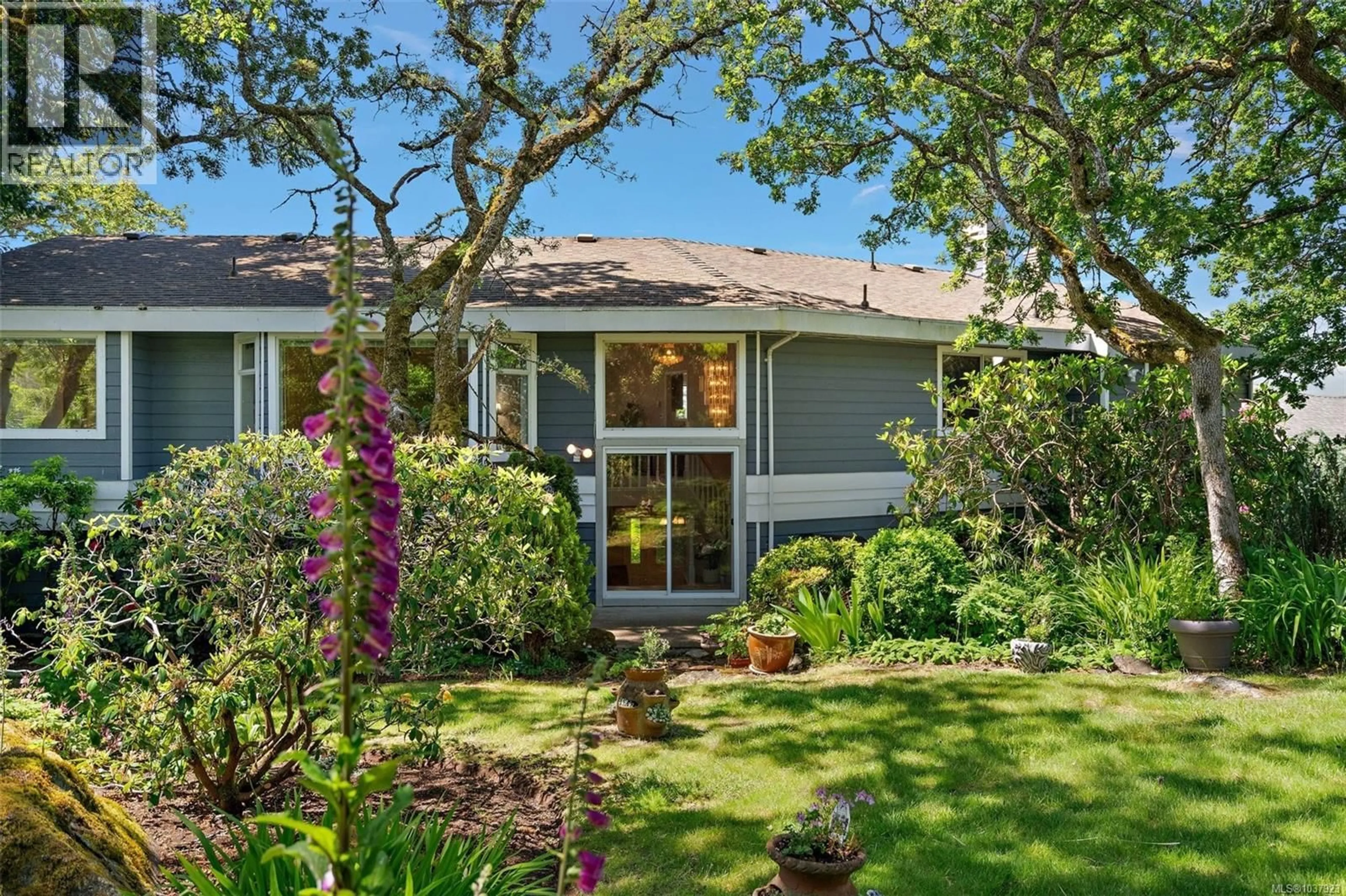 Unknown for 858 MALTWOOD TERRACE, Saanich British Columbia V8X5C7