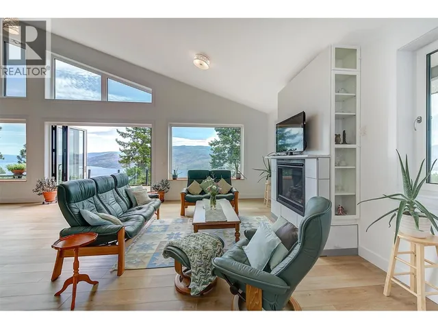 6131 SEYMOURE LANE, Peachland 5