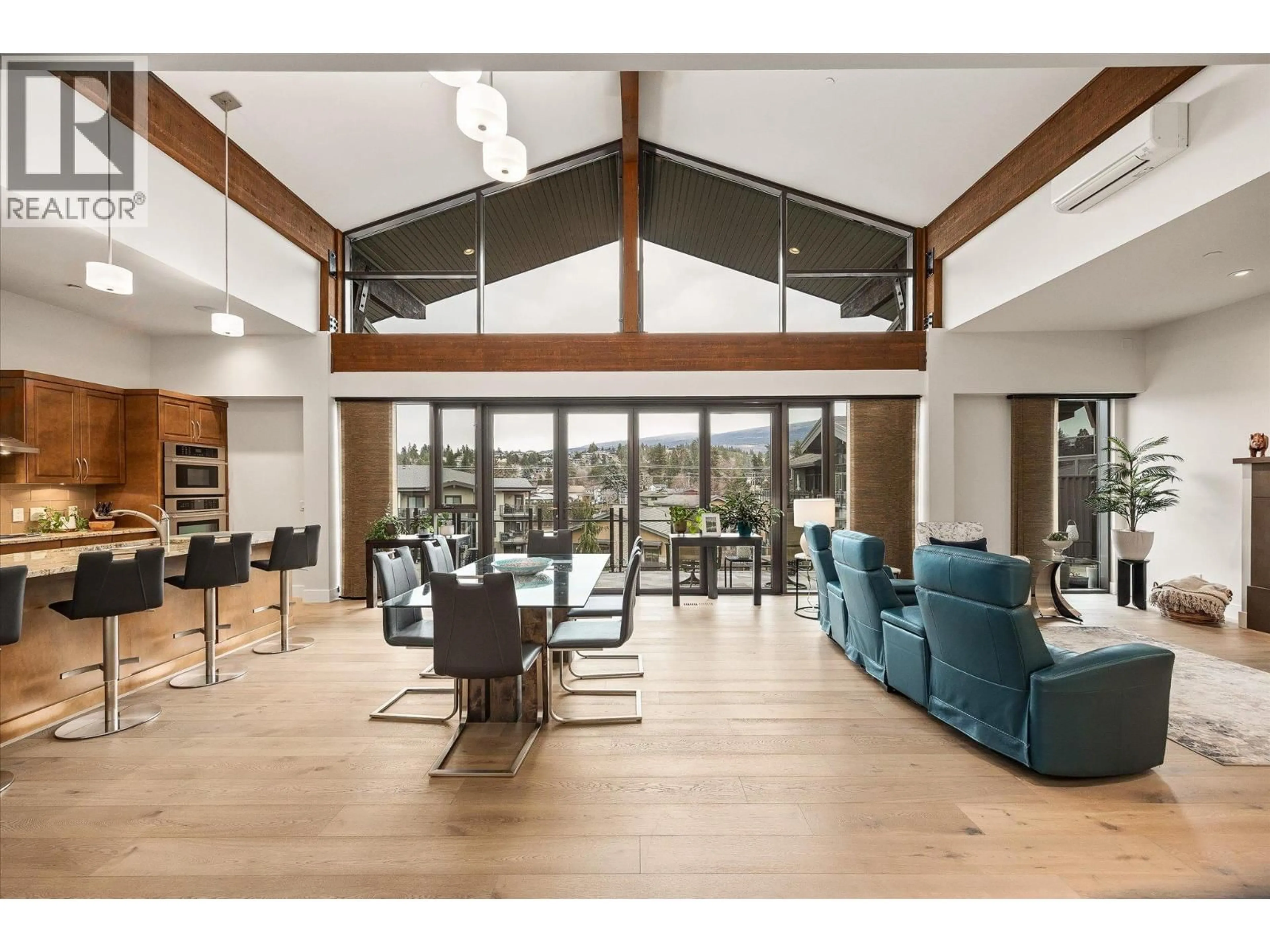 Indoor foyer for 403 - 580 SARSONS ROAD, Kelowna British Columbia V1W5H5