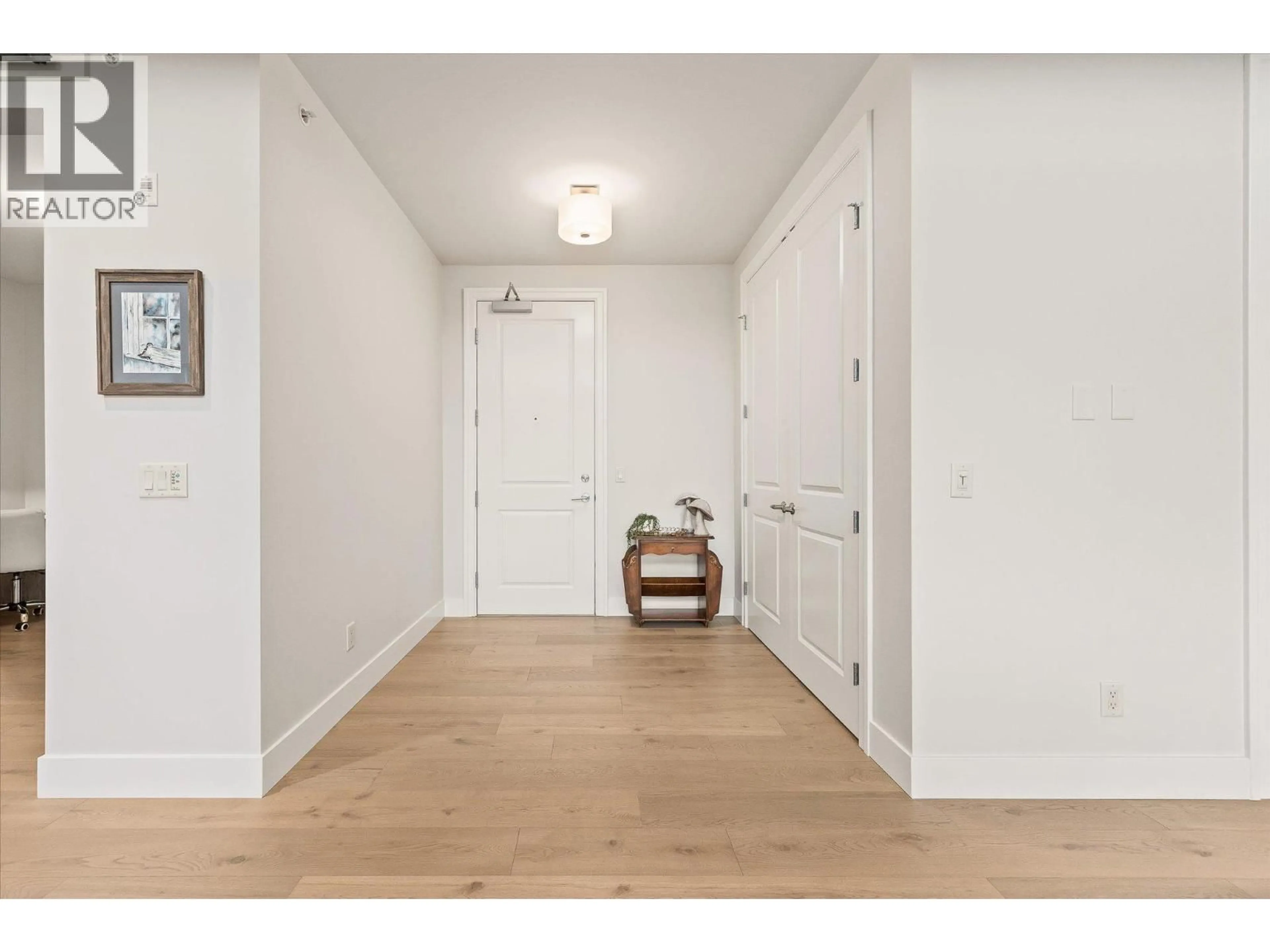 Indoor entryway for 403 - 580 SARSONS ROAD, Kelowna British Columbia V1W5H5