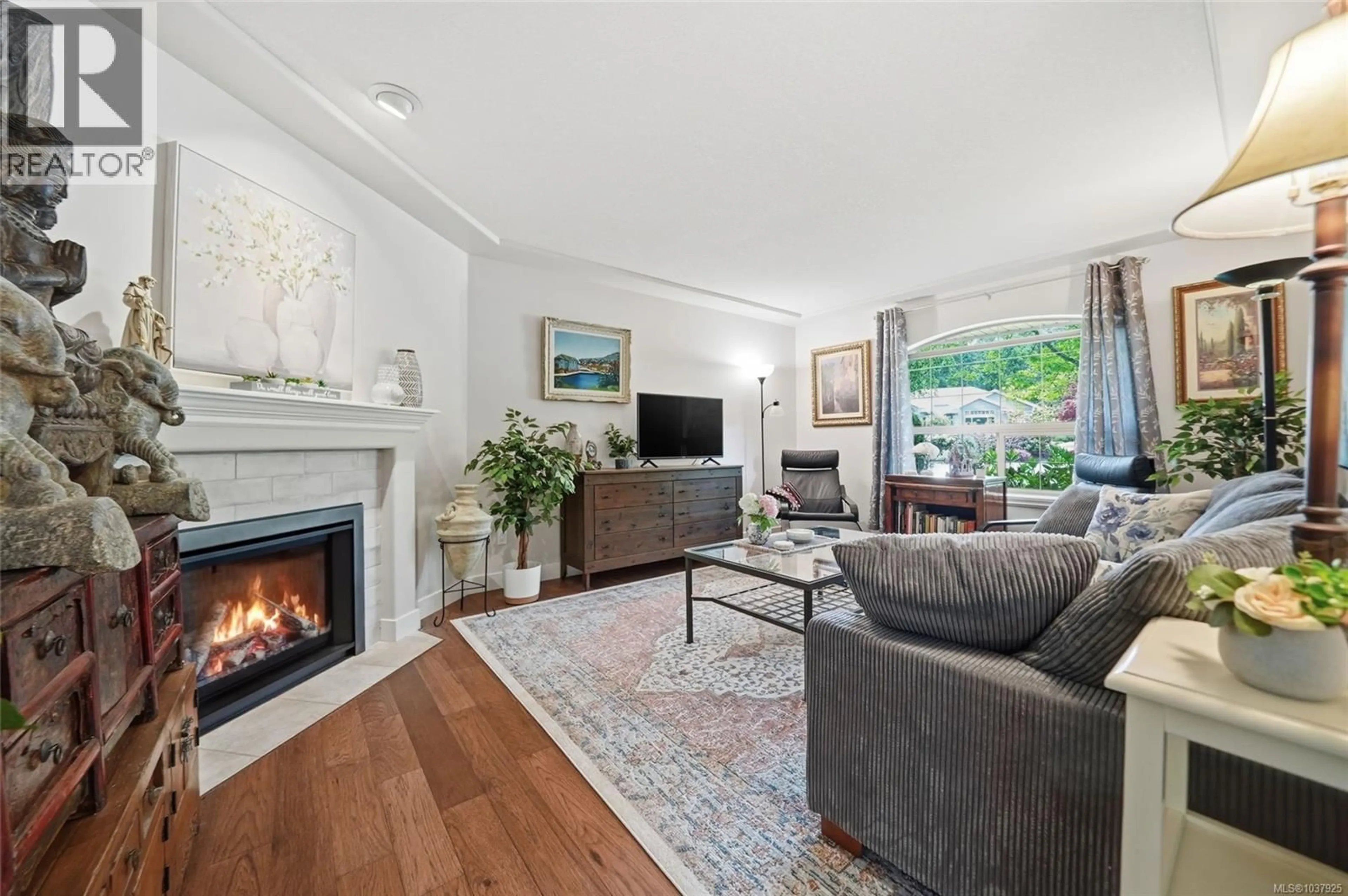 Living room with furniture, unknown for 541 TYEE CRESCENT, Qualicum Beach British Columbia V9K1B1