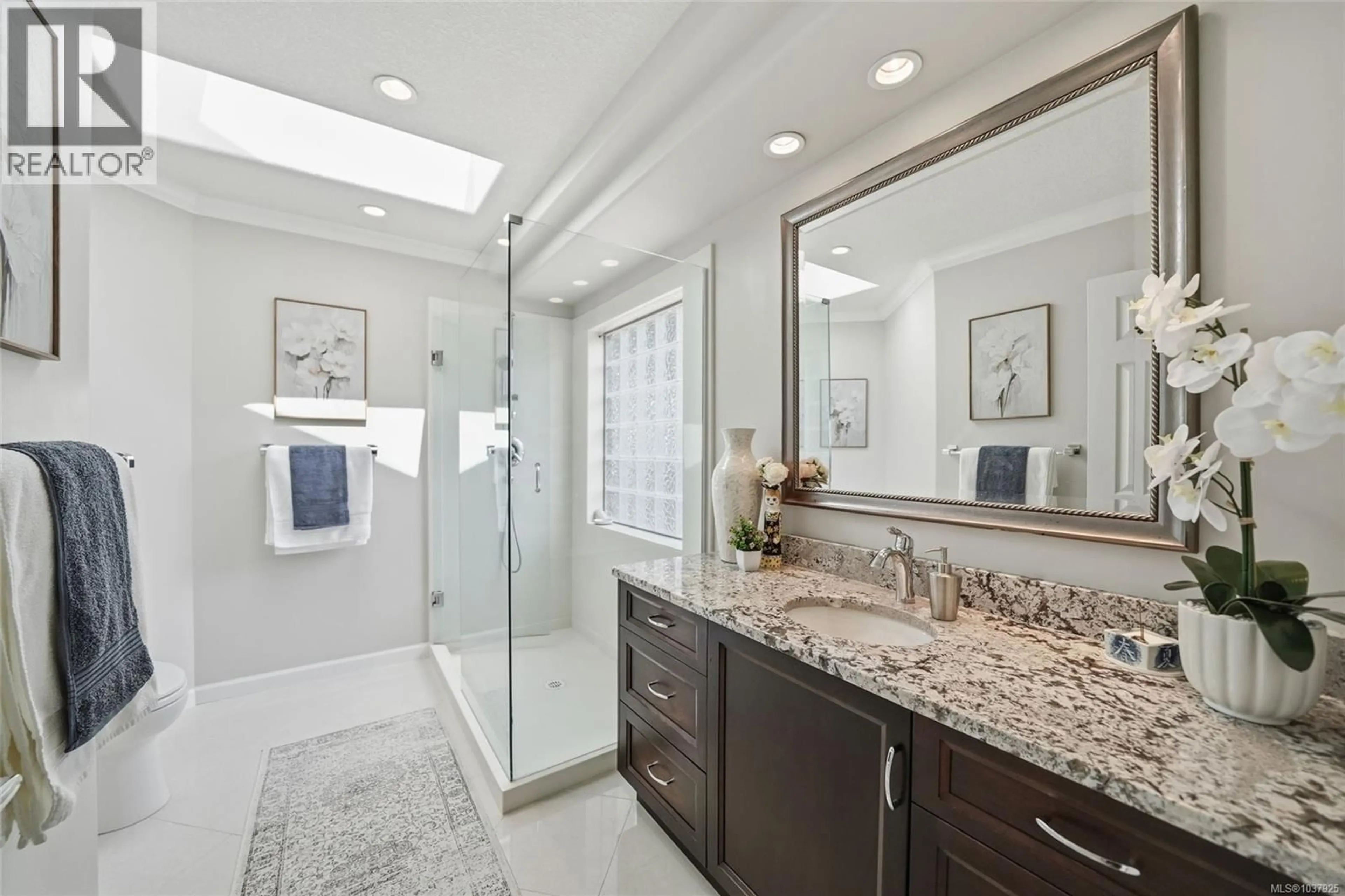 Contemporary bathroom, ceramic/tile floor for 541 TYEE CRESCENT, Qualicum Beach British Columbia V9K1B1
