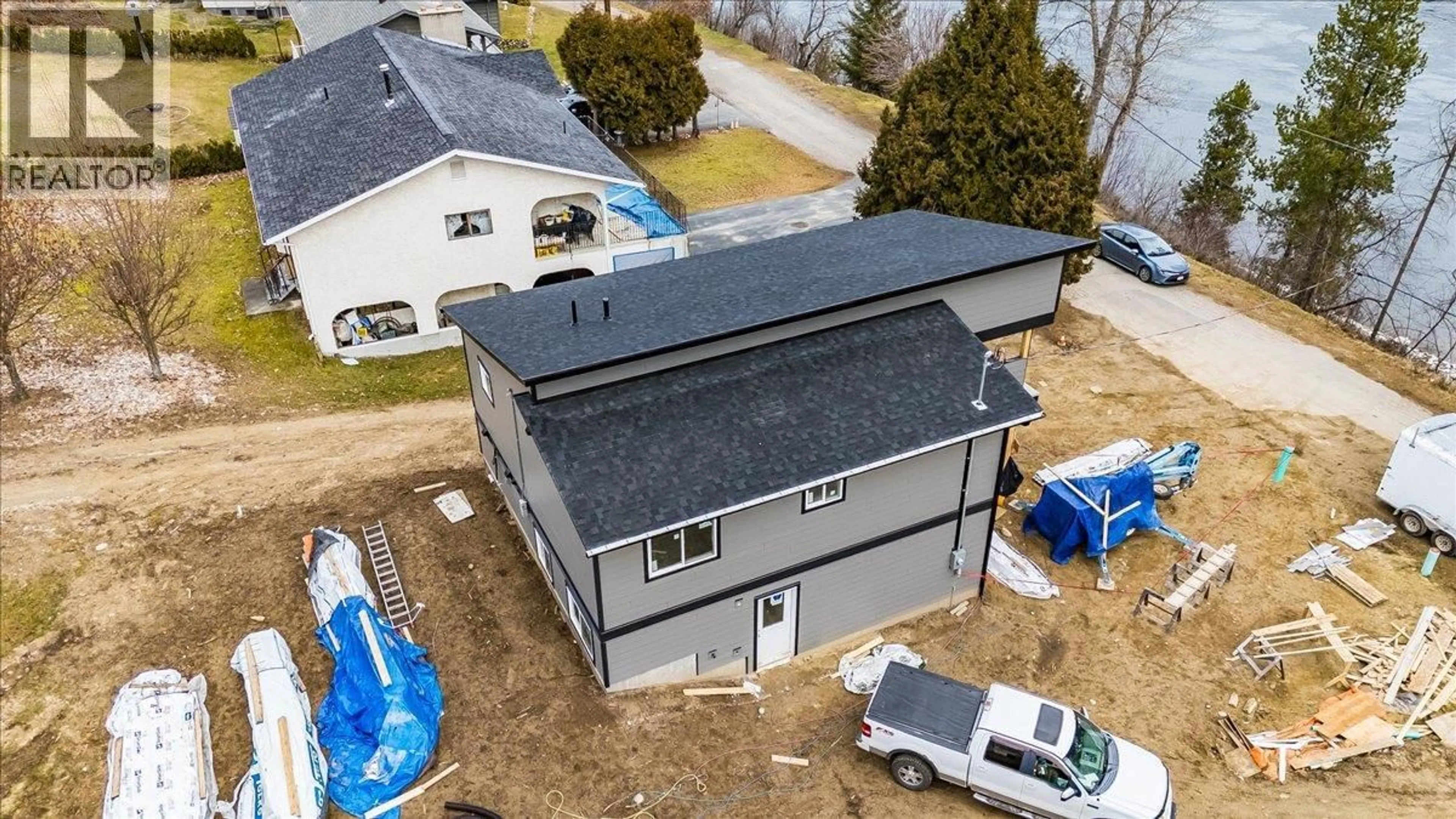 A pic from outside/outdoor area/front of a property/back of a property/a pic from drone, building for 2808 1ST AVENUE, Castlegar British Columbia V1N2R2