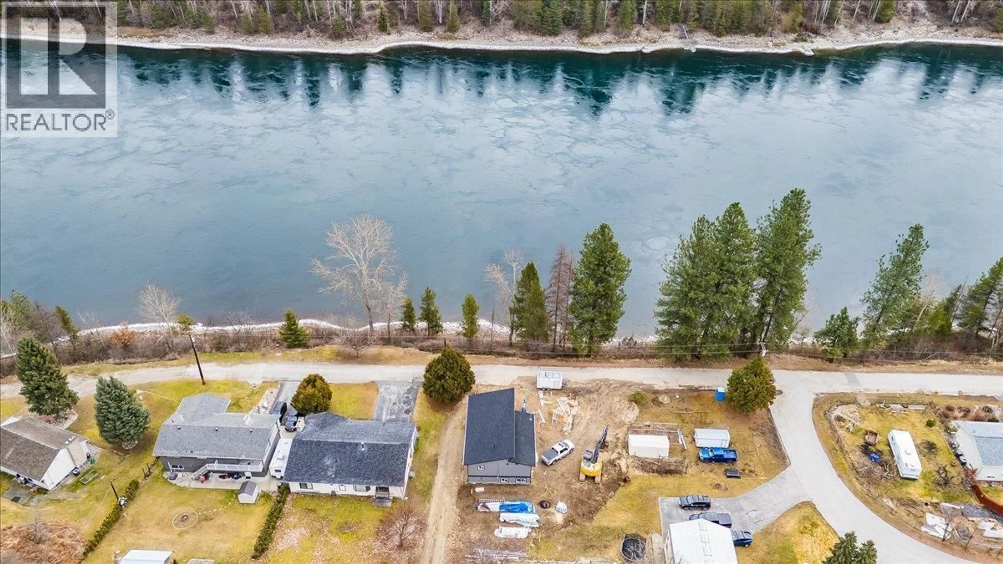 A pic from outside/outdoor area/front of a property/back of a property/a pic from drone, water/lake/river/ocean view for 2808 1ST AVENUE, Castlegar British Columbia V1N2R2