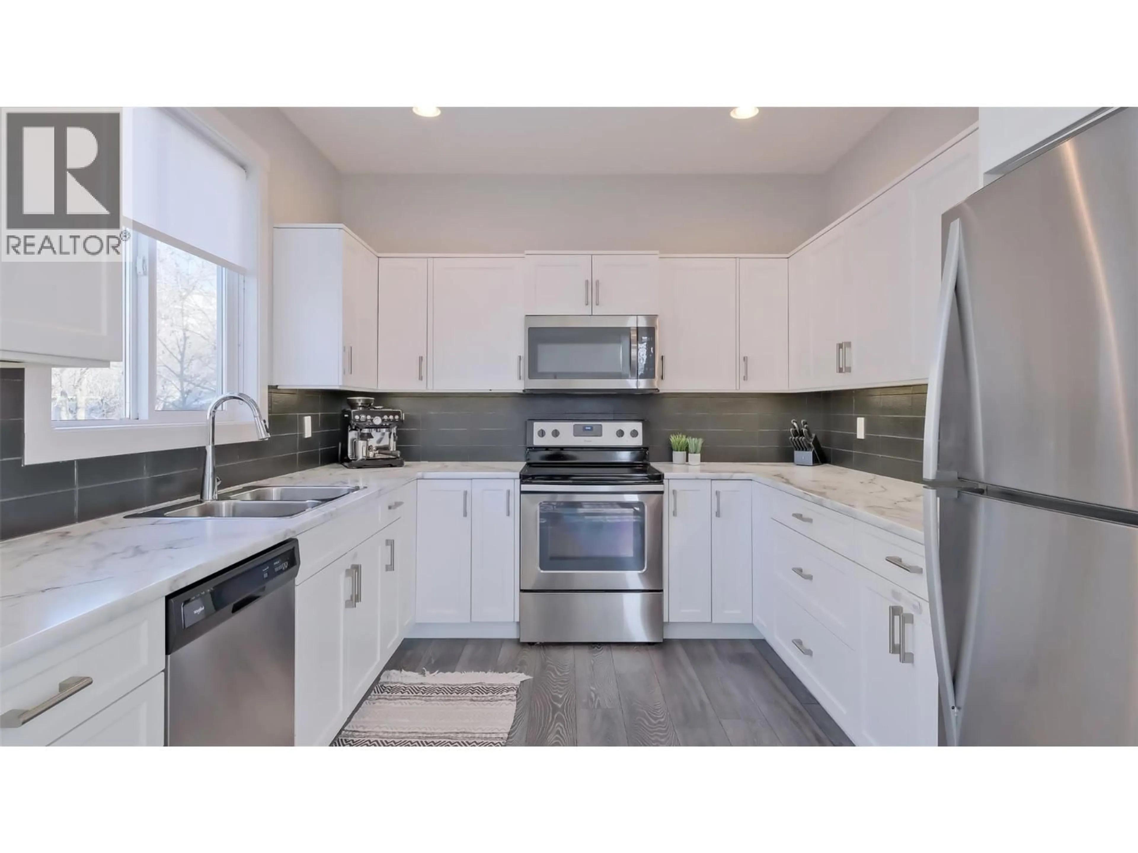 Open concept kitchen, ceramic/tile floor for 1 - 3909 30TH AVENUE, Vernon British Columbia V1T2G2