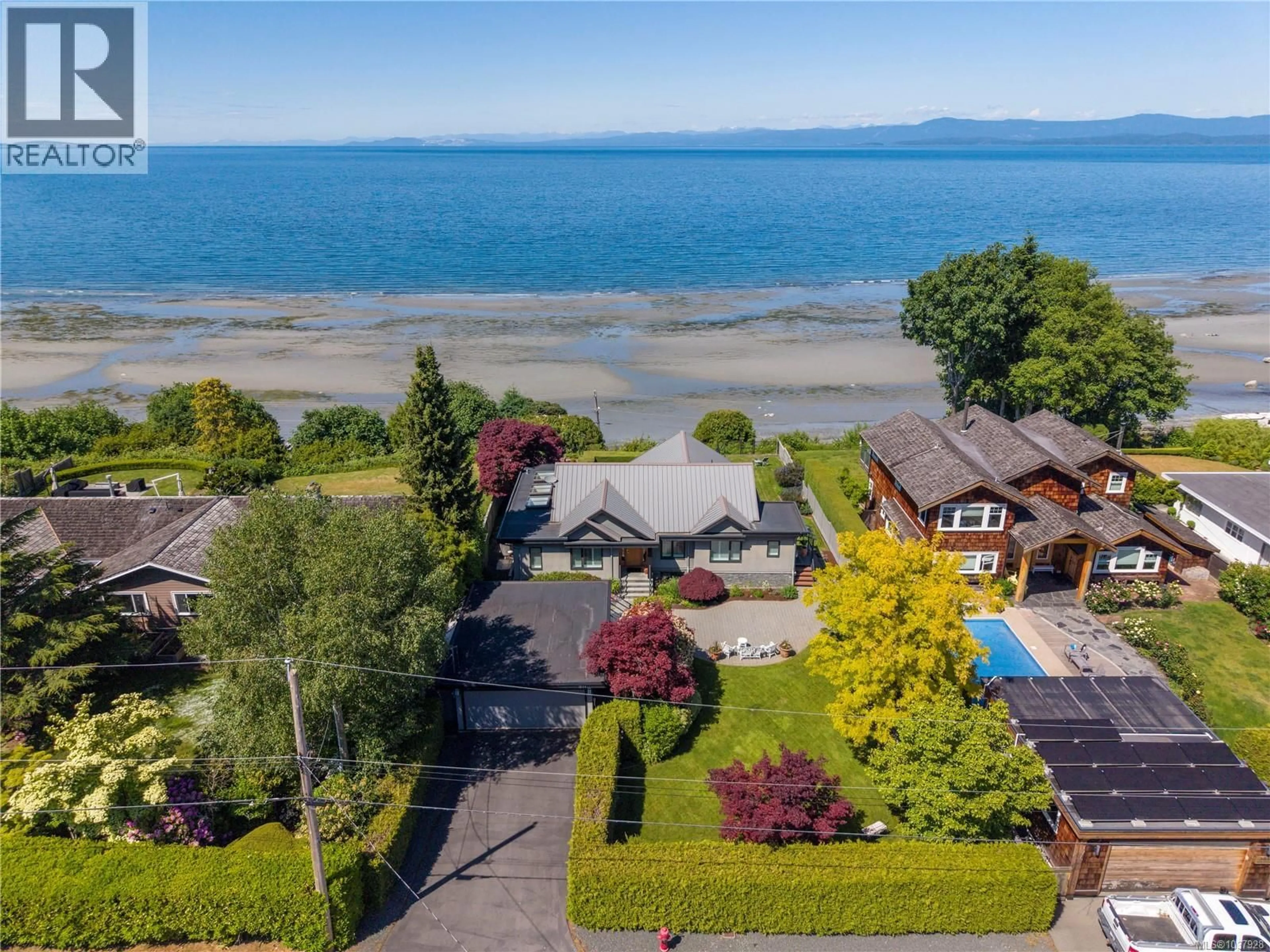 A pic from outside/outdoor area/front of a property/back of a property/a pic from drone, water/lake/river/ocean view for 311 POPLAR AVENUE, Qualicum Beach British Columbia V9K1J7