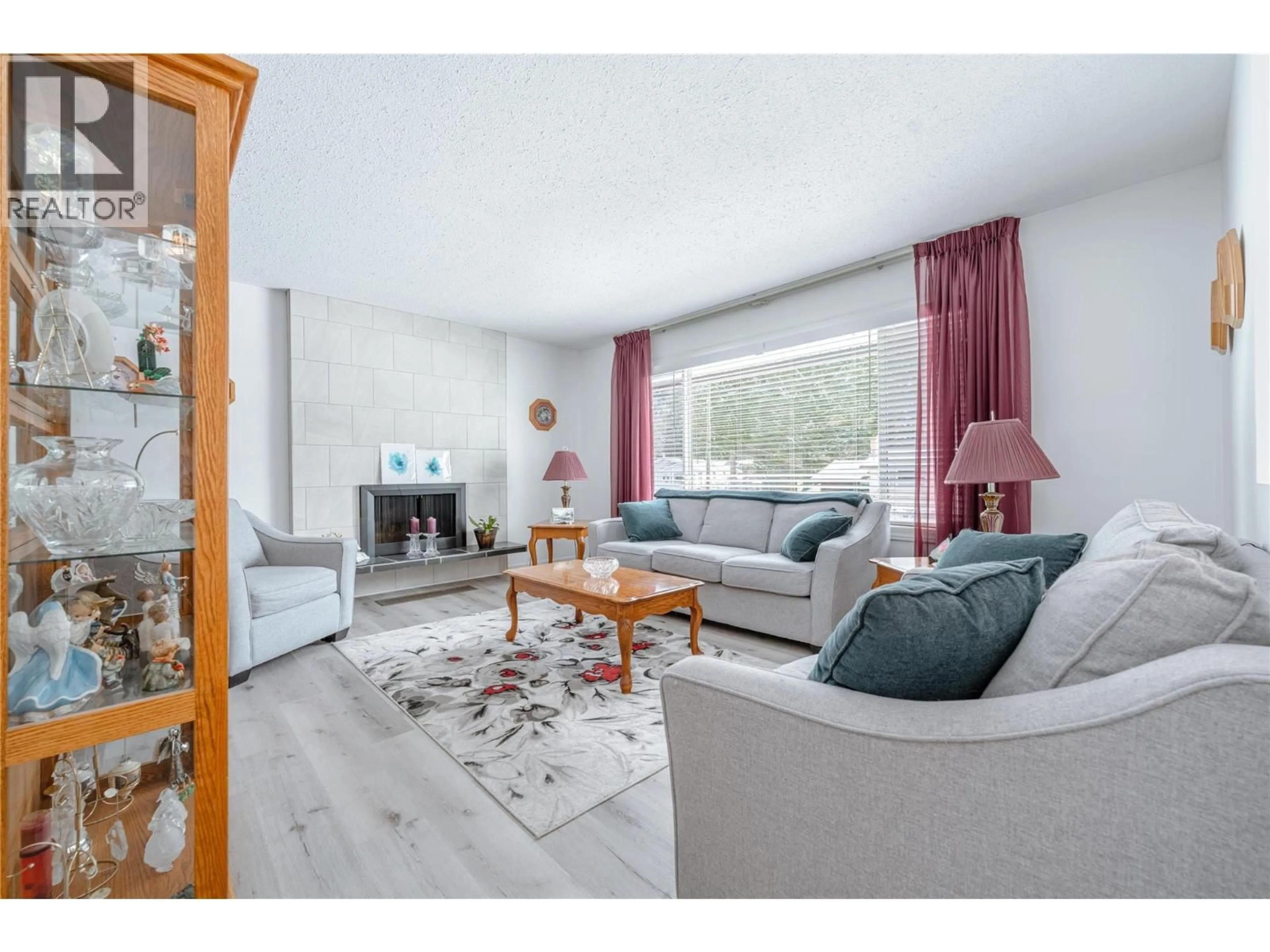 Living room with furniture, wood/laminate floor for 361 PEARKES DRIVE, Revelstoke British Columbia V0E2S0