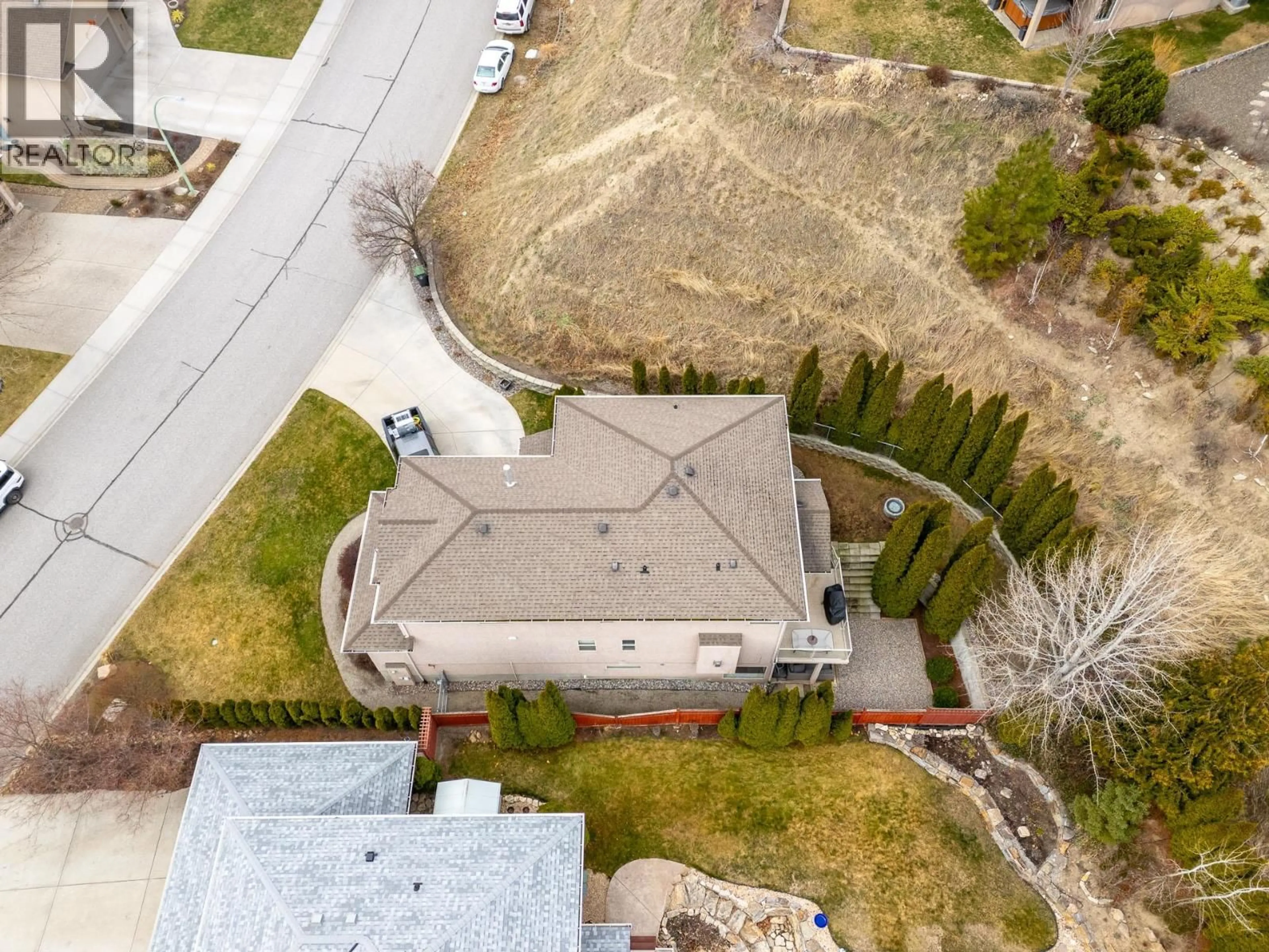 A pic from outside/outdoor area/front of a property/back of a property/a pic from drone, street for 908 WESTVIEW WAY, West Kelowna British Columbia V1V2Z3