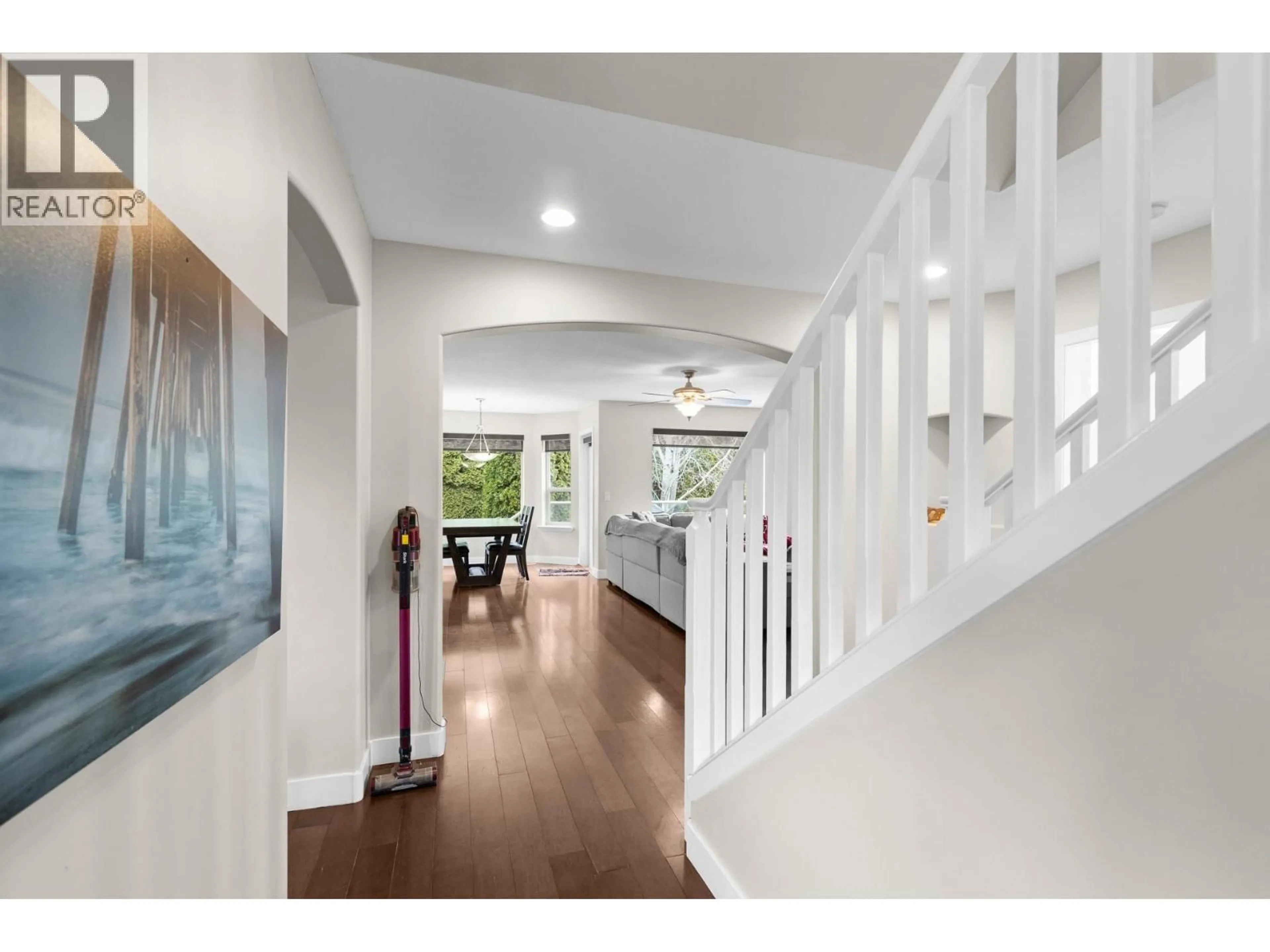 Indoor entryway for 908 WESTVIEW WAY, West Kelowna British Columbia V1V2Z3