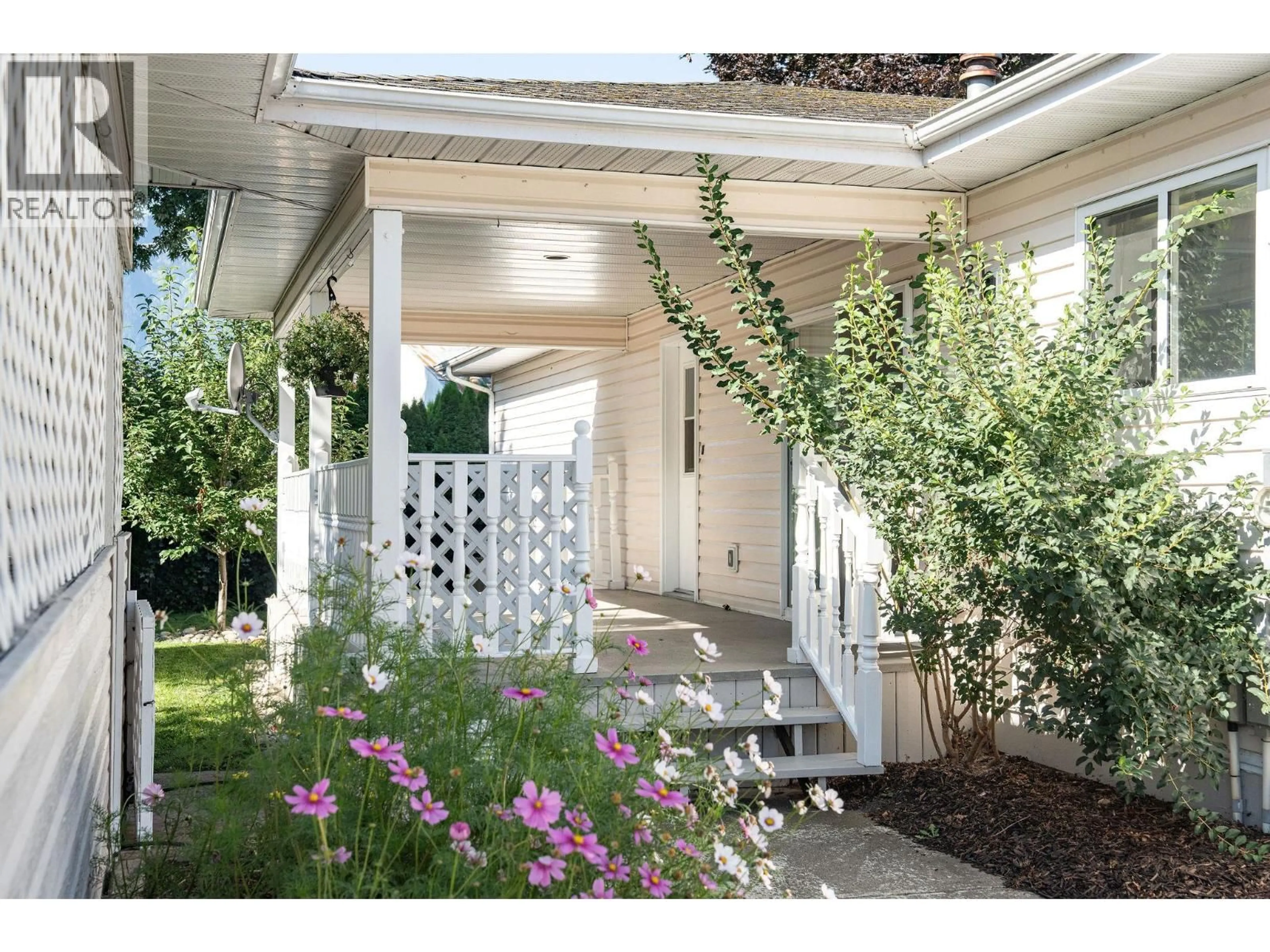 Indoor entryway for 1017 COTTONWOOD STREET, Revelstoke British Columbia V0E2S0