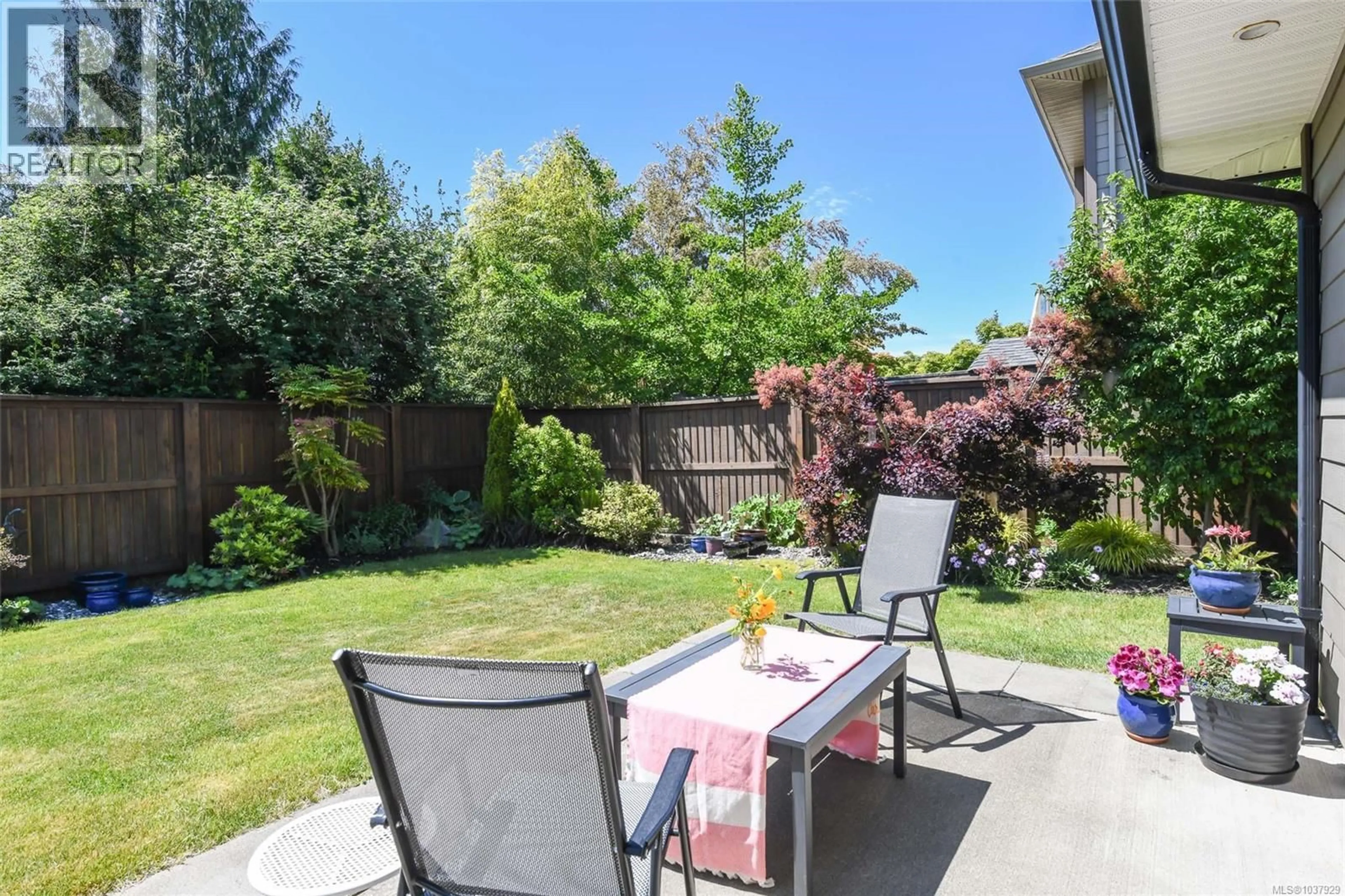 Patio, street for 1 - 2030 WALLACE AVENUE, Comox British Columbia V9M1X3