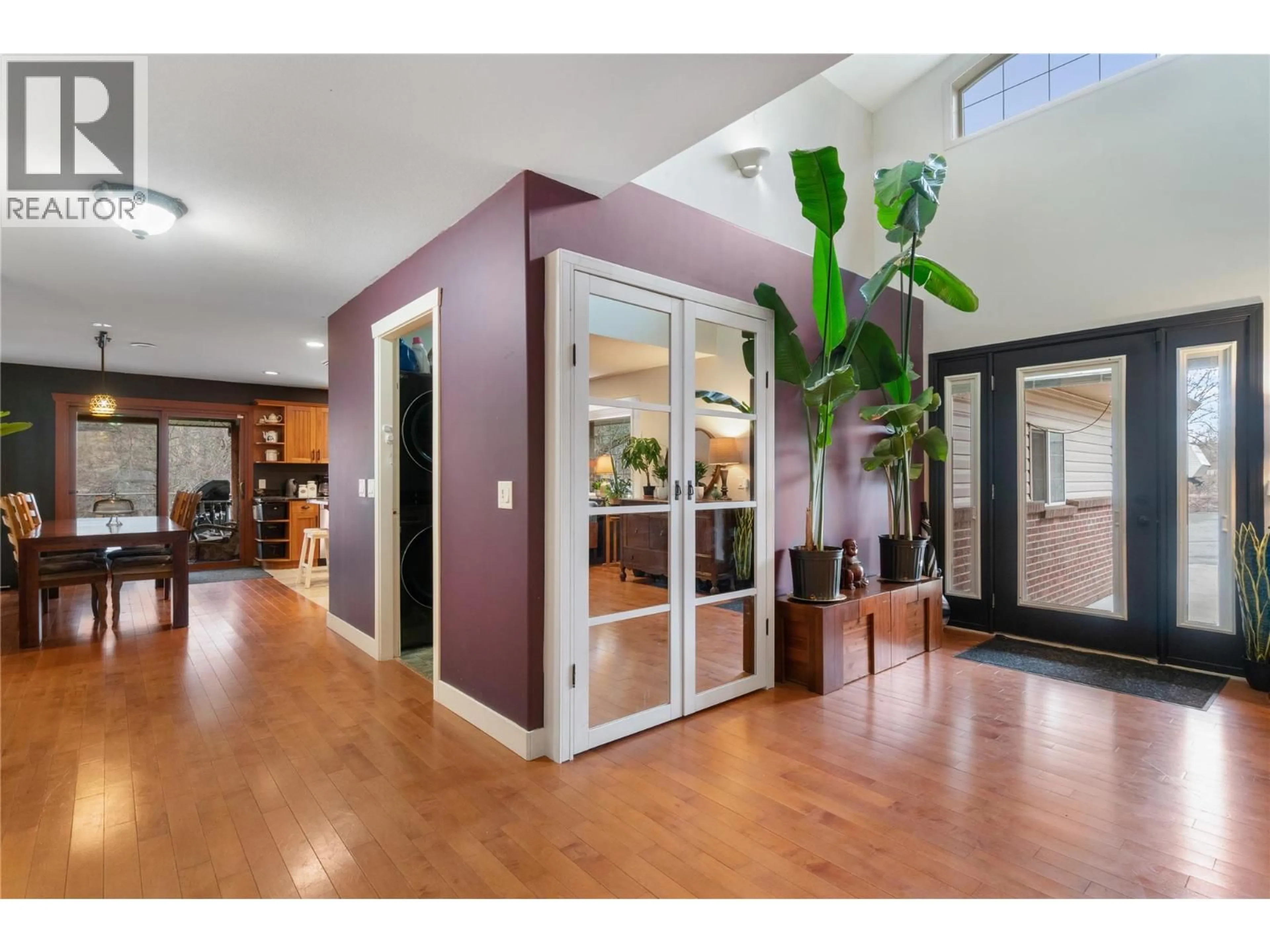 Indoor foyer for 3960 50 STREET NORTHEAST, Salmon Arm British Columbia V1E1Y5