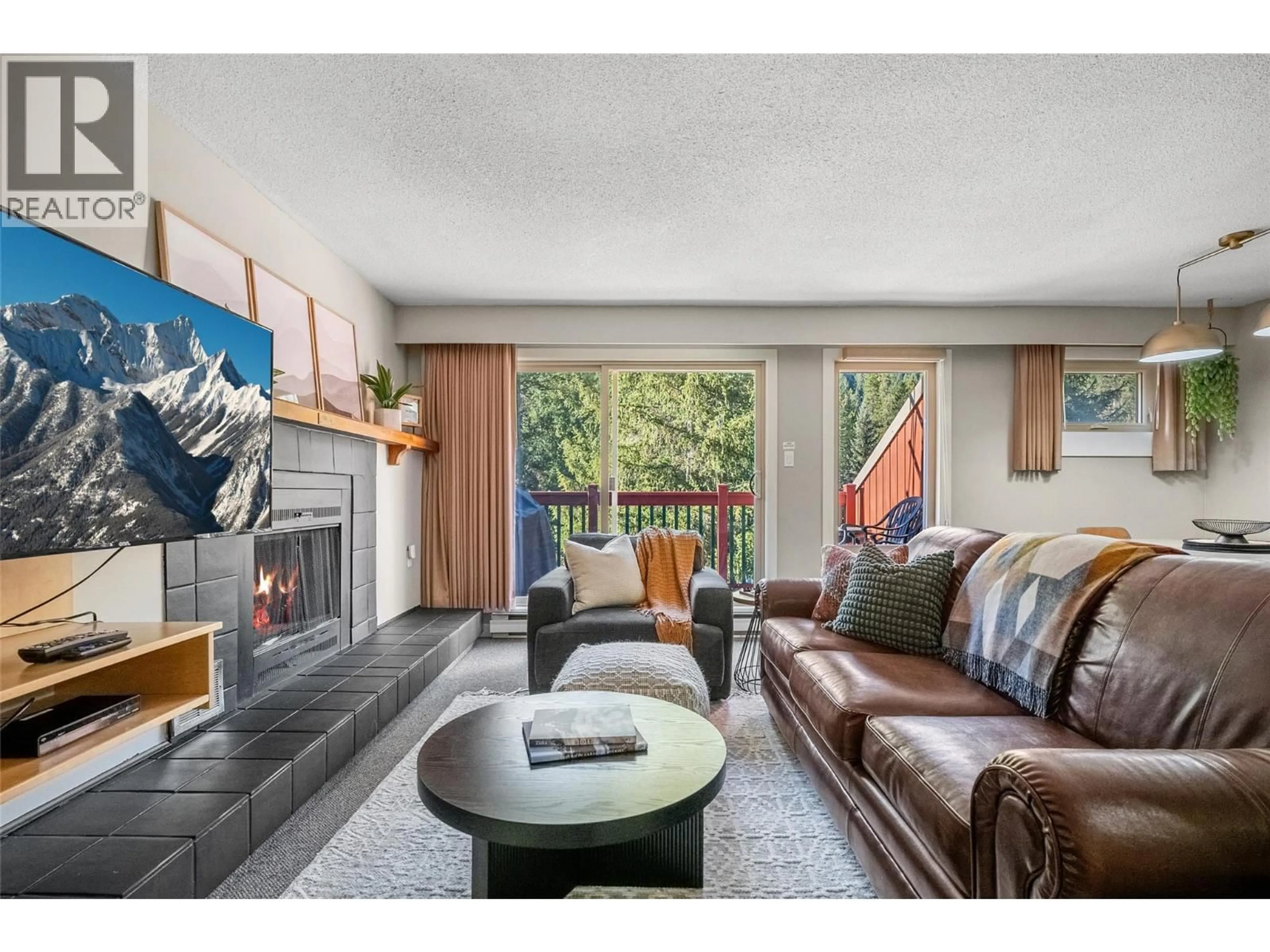 Living room with furniture, unknown for 624 - 2030 PANORAMA DRIVE, Panorama British Columbia V0A1T0