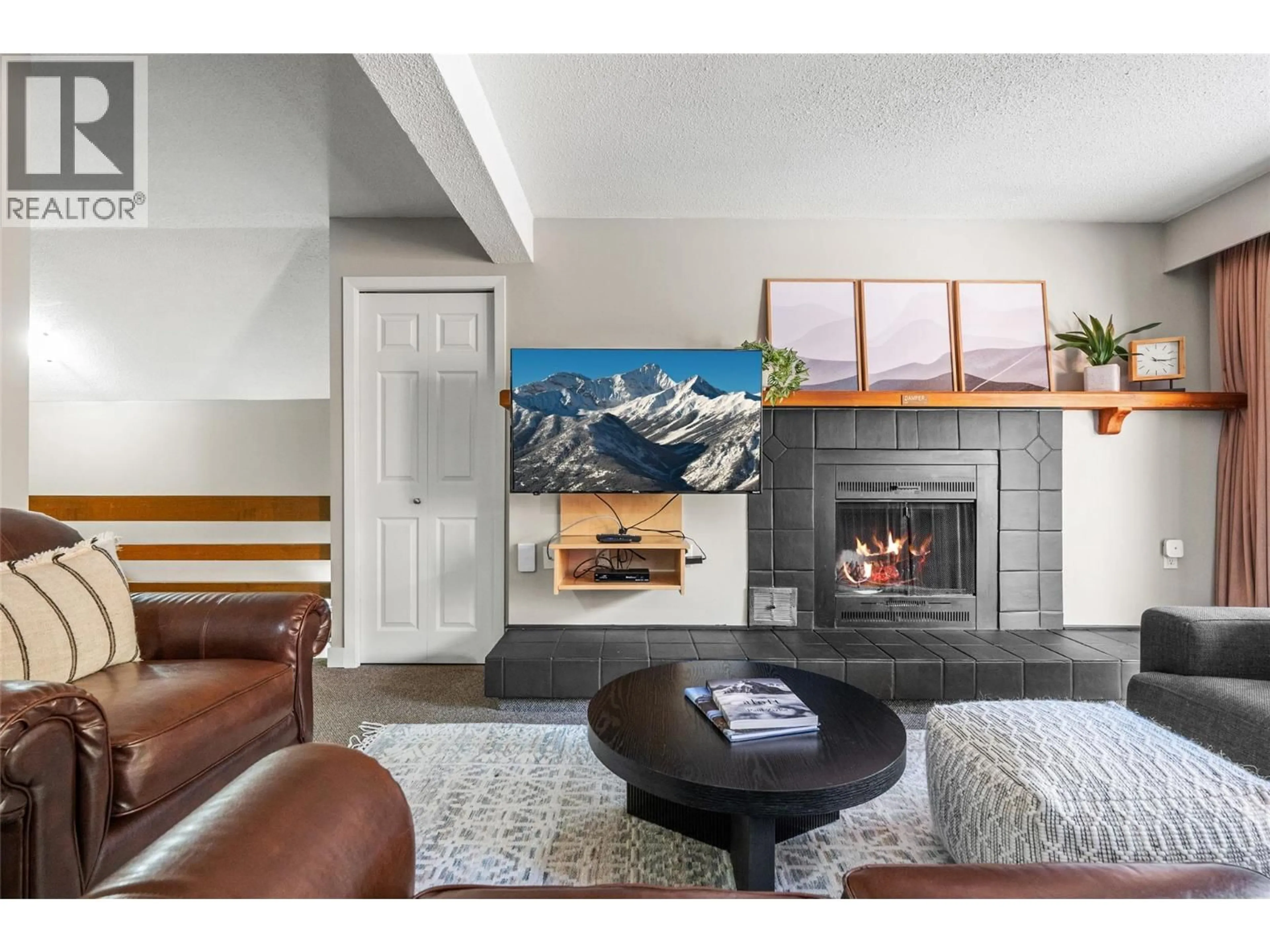 Living room with furniture, unknown for 624 - 2030 PANORAMA DRIVE, Panorama British Columbia V0A1T0