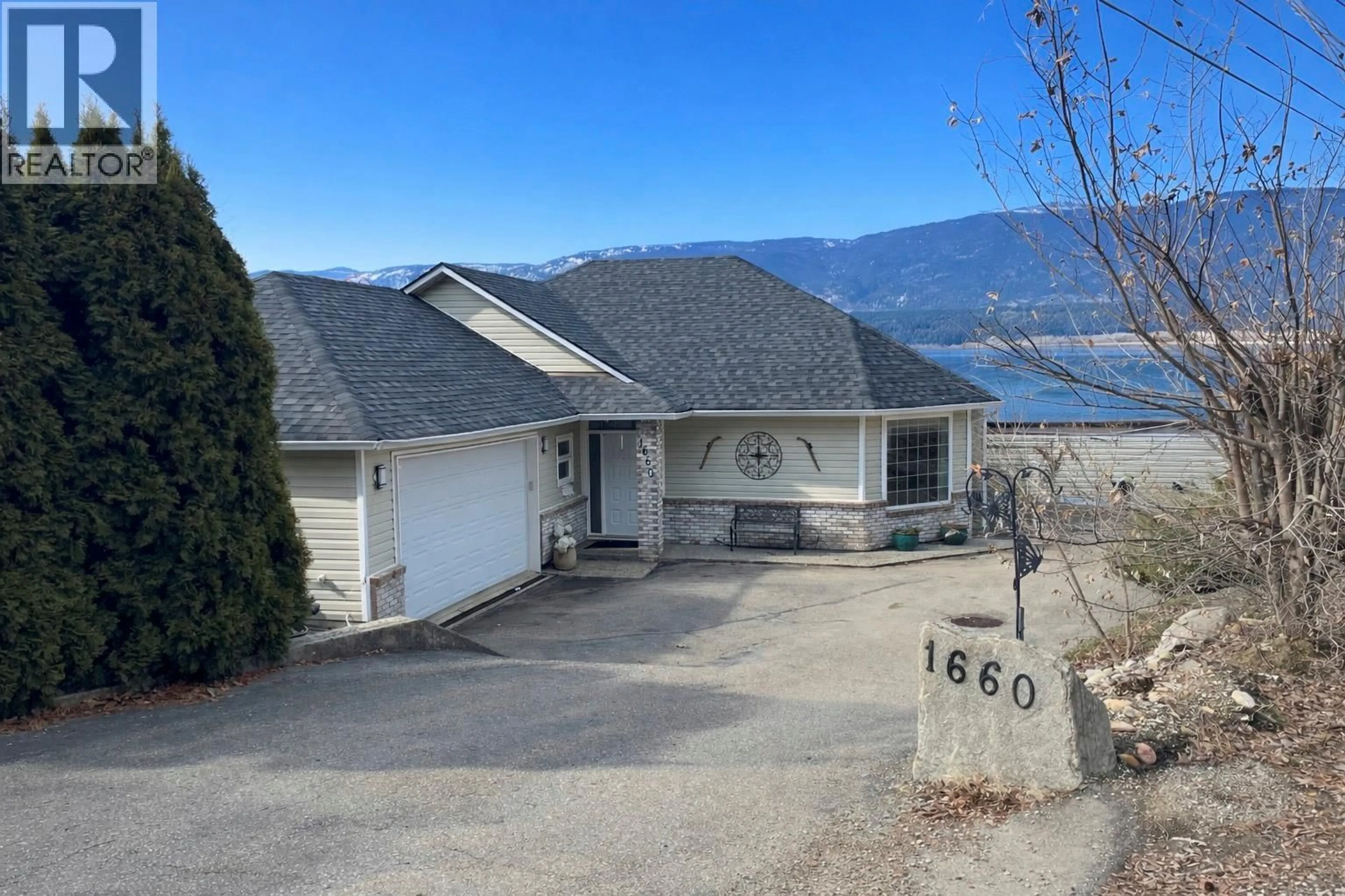 A pic from outside/outdoor area/front of a property/back of a property/a pic from drone, water/lake/river/ocean view for 1660 28 AVENUE NORTHEAST, Salmon Arm British Columbia V1E3X2