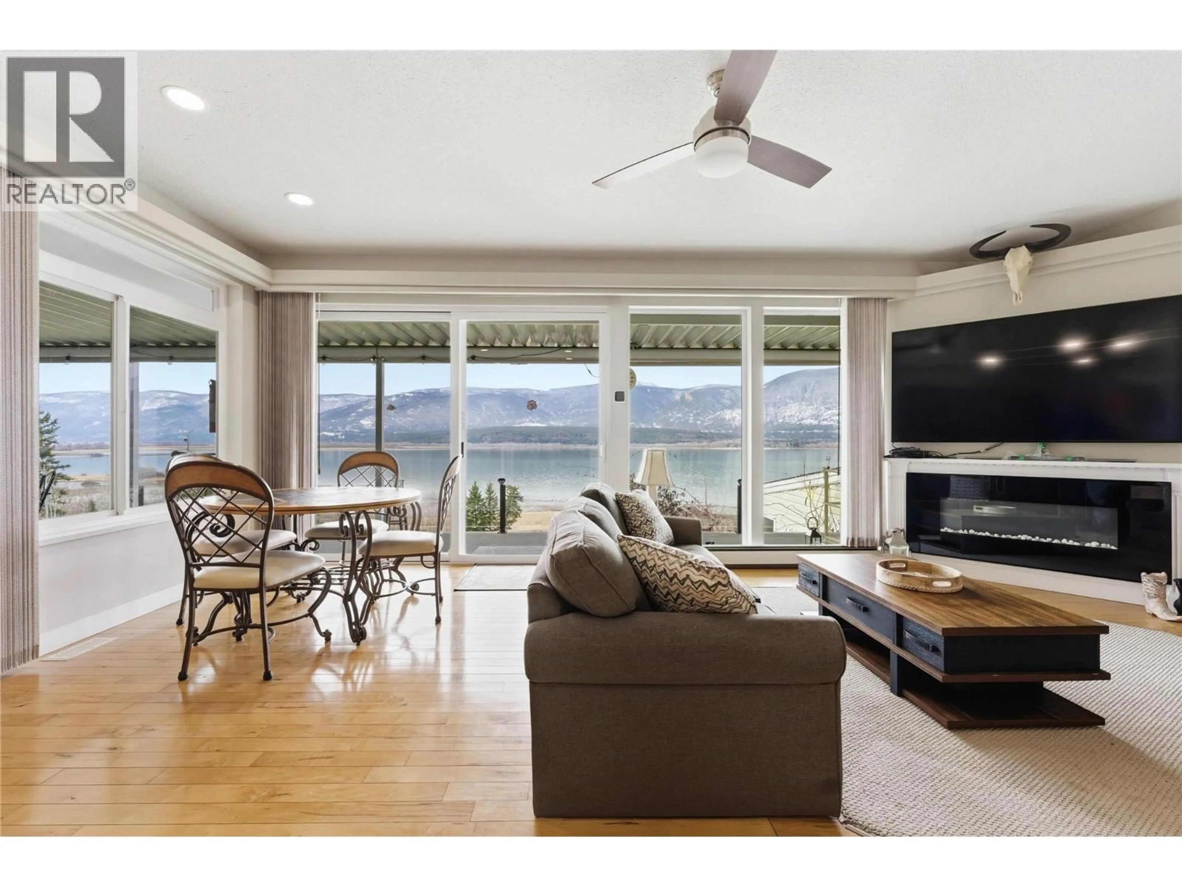 Living room with furniture, wood/laminate floor for 1660 28 AVENUE NORTHEAST, Salmon Arm British Columbia V1E3X2