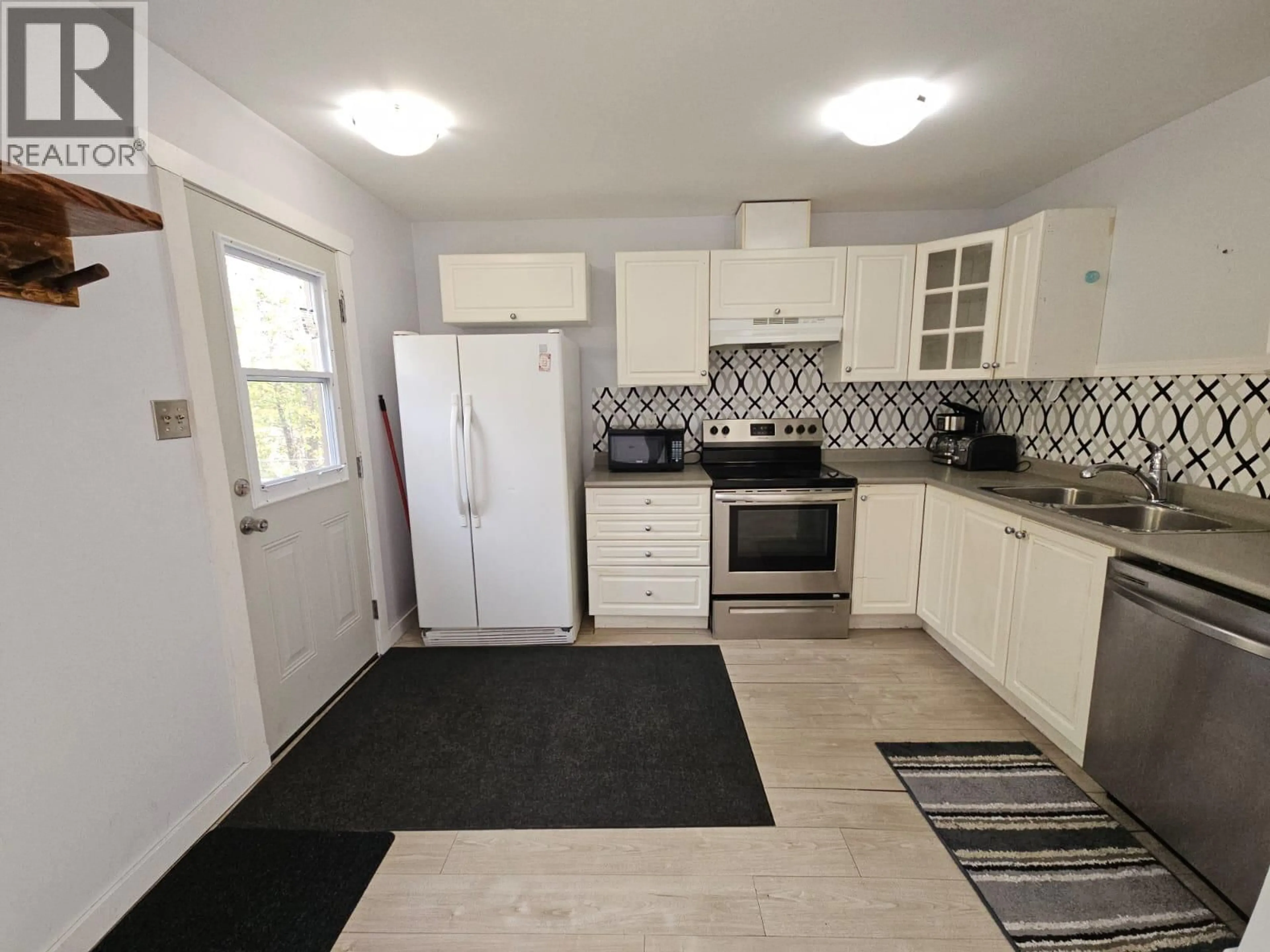 Standard kitchen, unknown for 140-5100 53 STREET SW OTHER, Chetwynd British Columbia V0C1J0