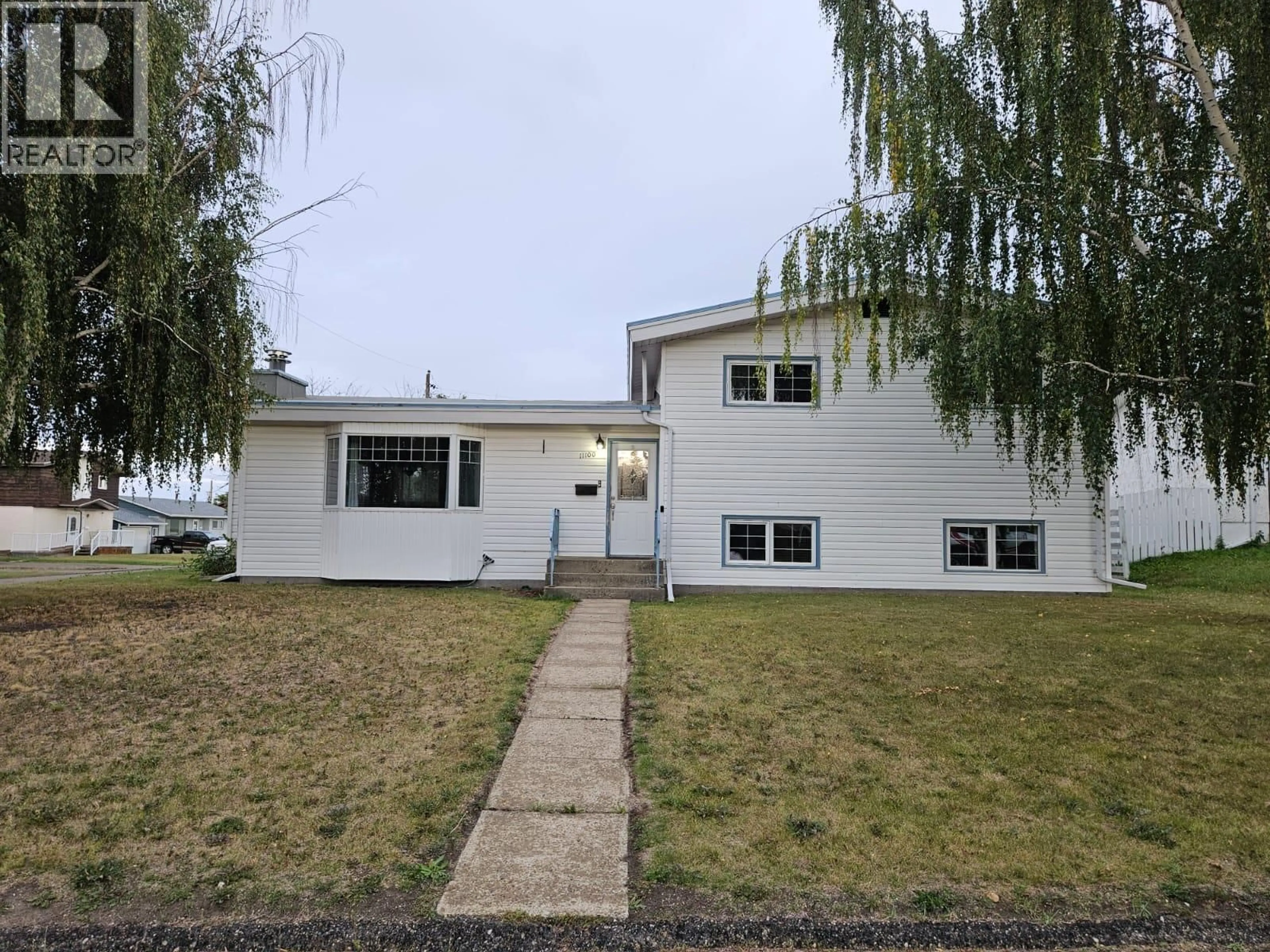 Home with vinyl exterior material, unknown for 11100 16 STREET, Dawson Creek British Columbia V1G4A2