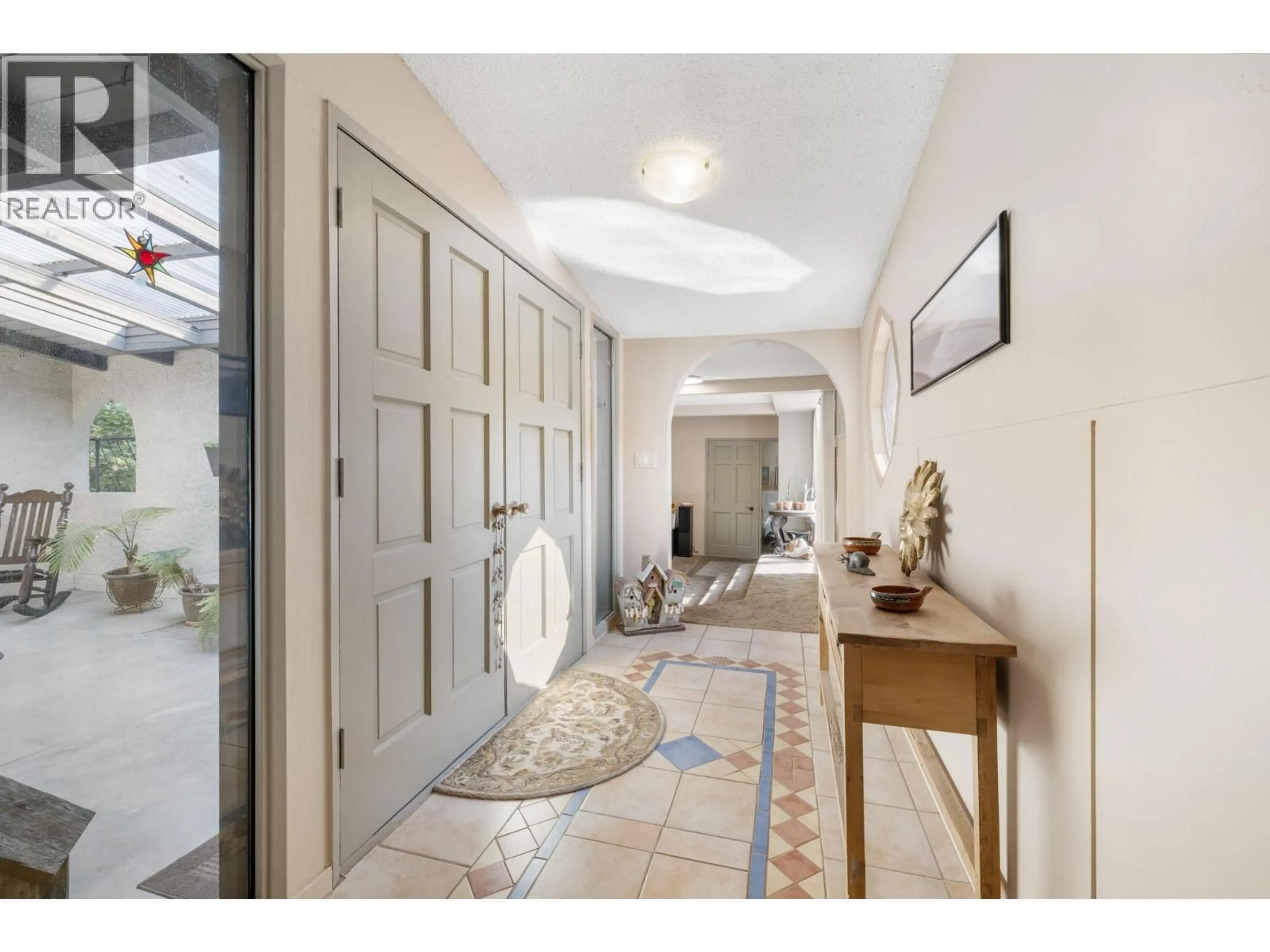 Indoor foyer for 48 CARAMILLO ROAD, Kelowna British Columbia V1V1B3