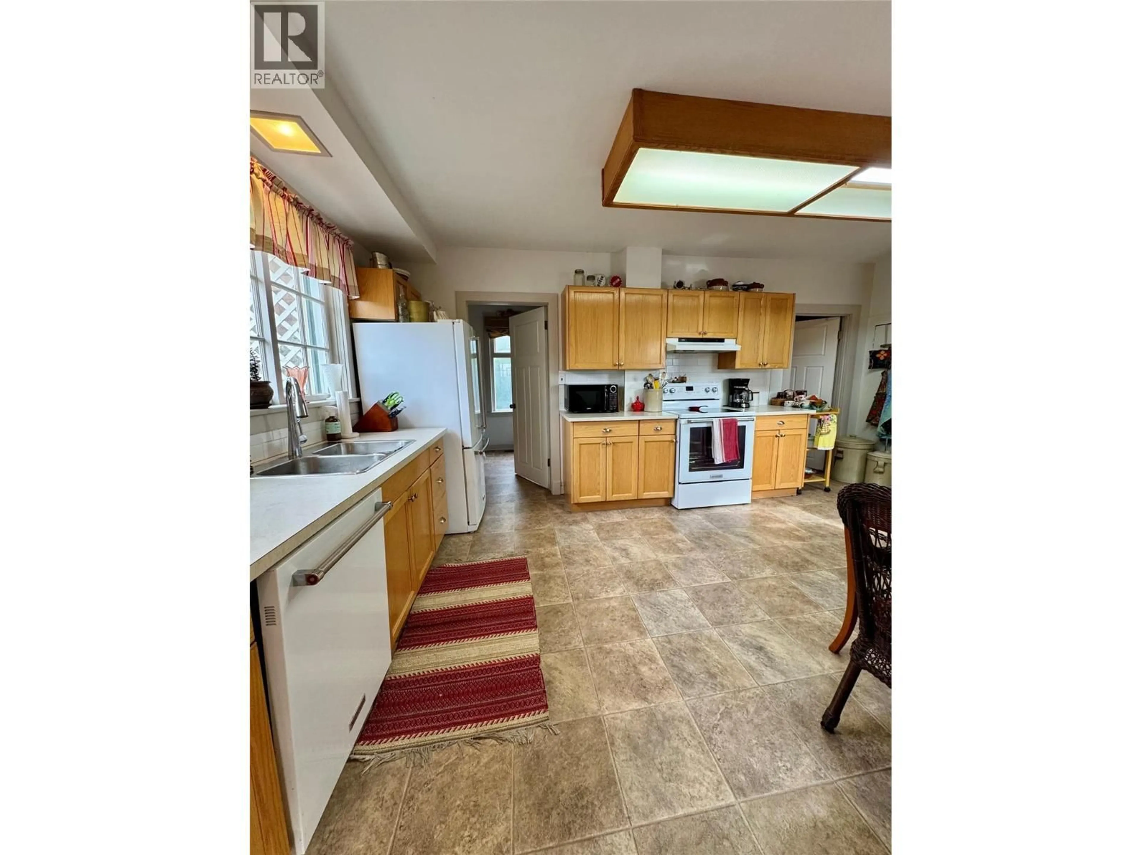 Open concept kitchen, ceramic/tile floor for 1782 NICOLA AVENUE, Merritt British Columbia V1K1B8