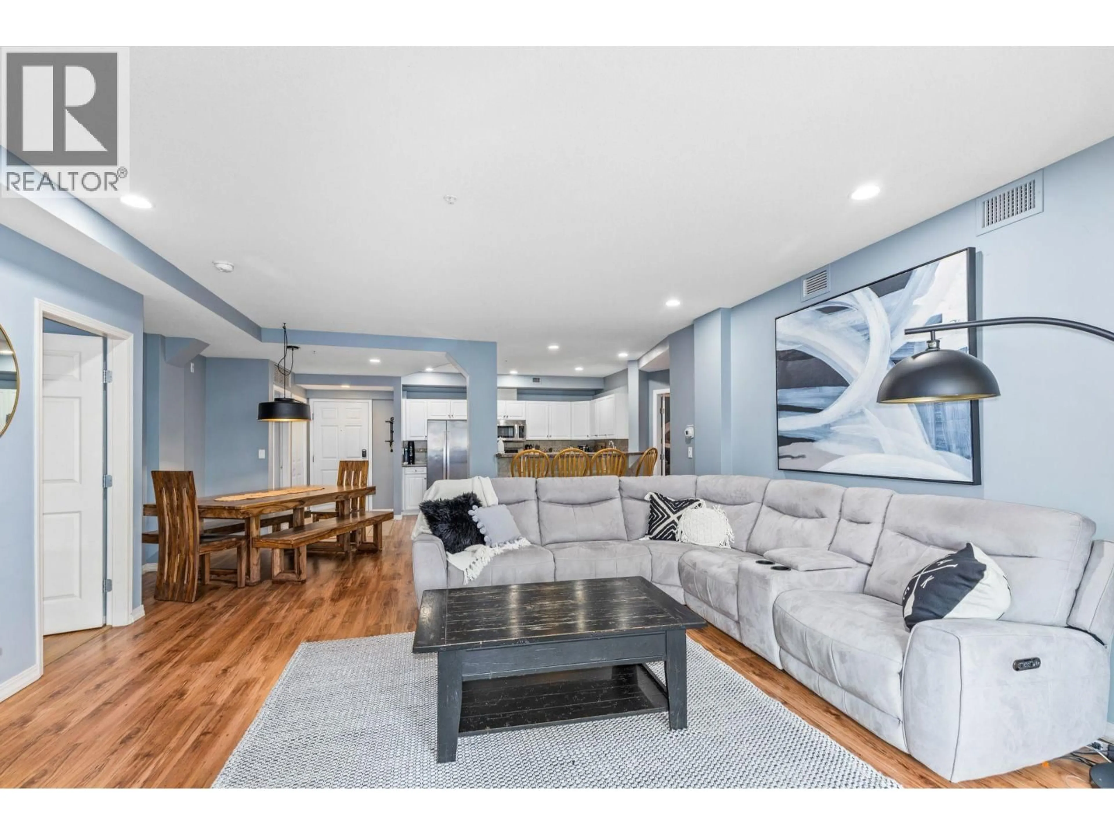 Living room with furniture, wood/laminate floor for 208 - 1088 SUNSET DRIVE, Kelowna British Columbia V1Y9W1