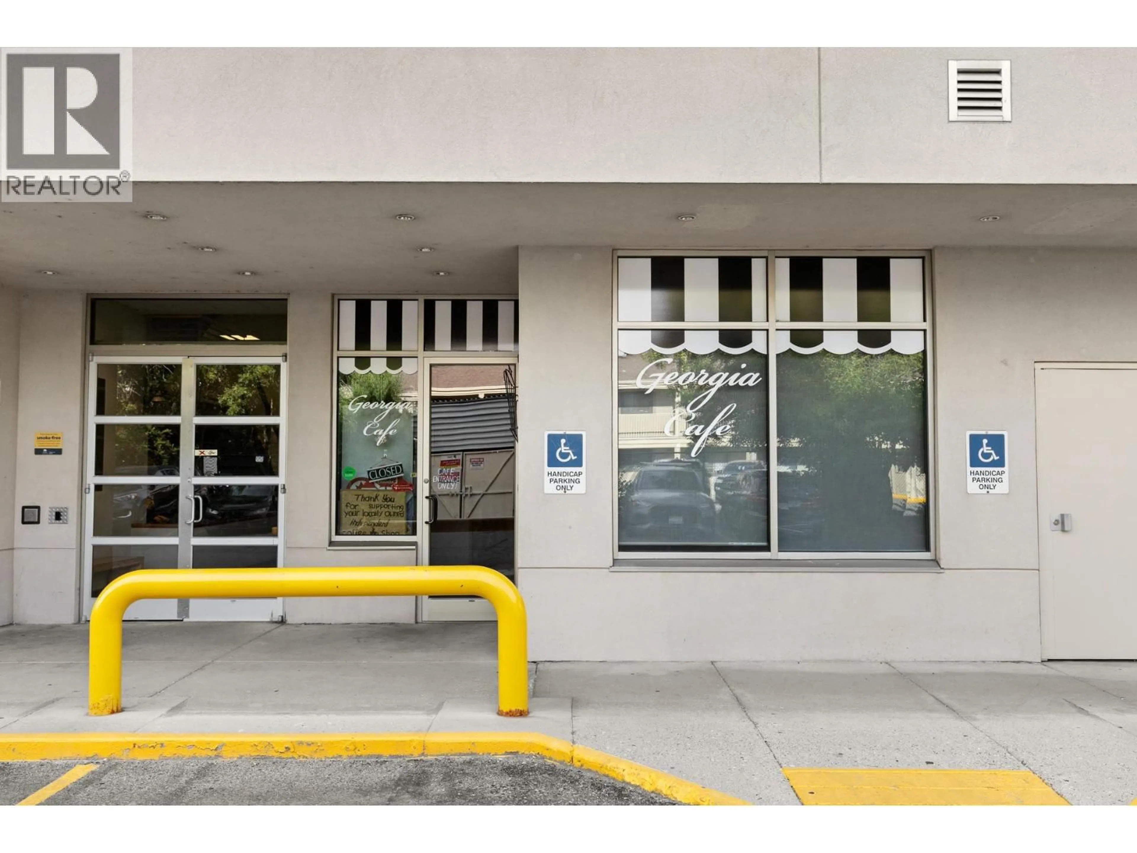 Indoor foyer for 107 - 3330 RICHTER STREET, Kelowna British Columbia V1W4V5