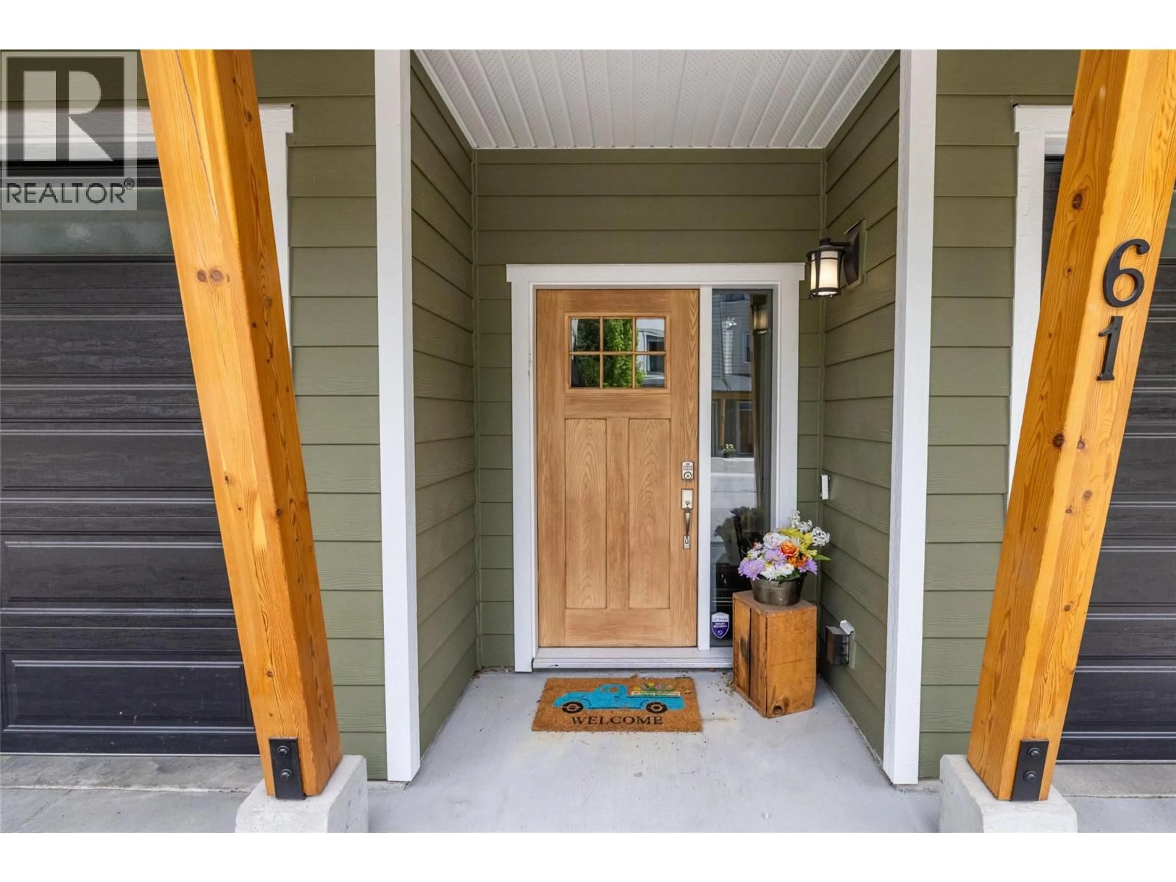 Indoor entryway for 61 - 2490 TUSCANY DRIVE, West Kelowna British Columbia V4T3M4