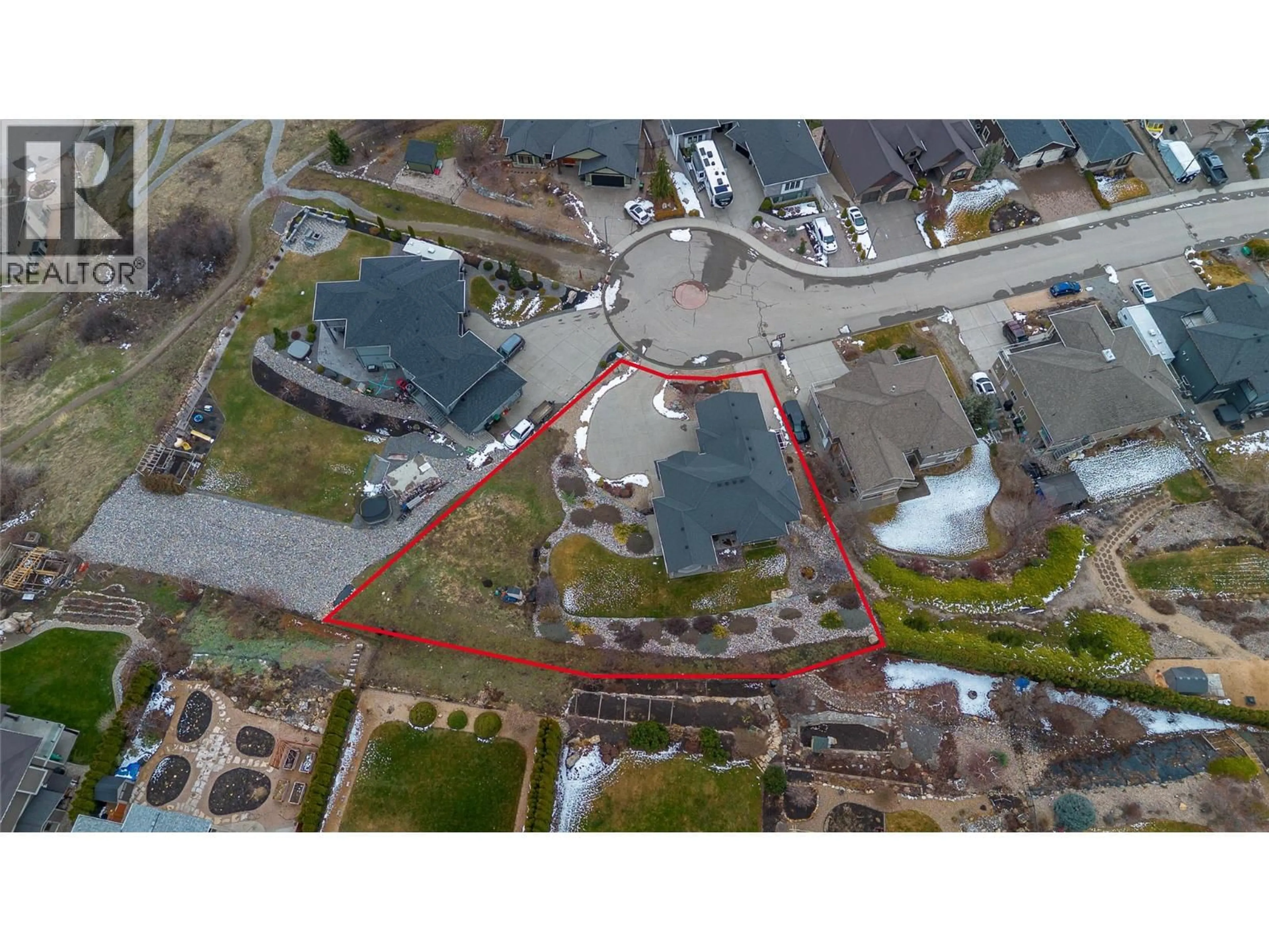 A pic from outside/outdoor area/front of a property/back of a property/a pic from drone, street for 529 WHITECOURT PLACE, Vernon British Columbia V1B4B1