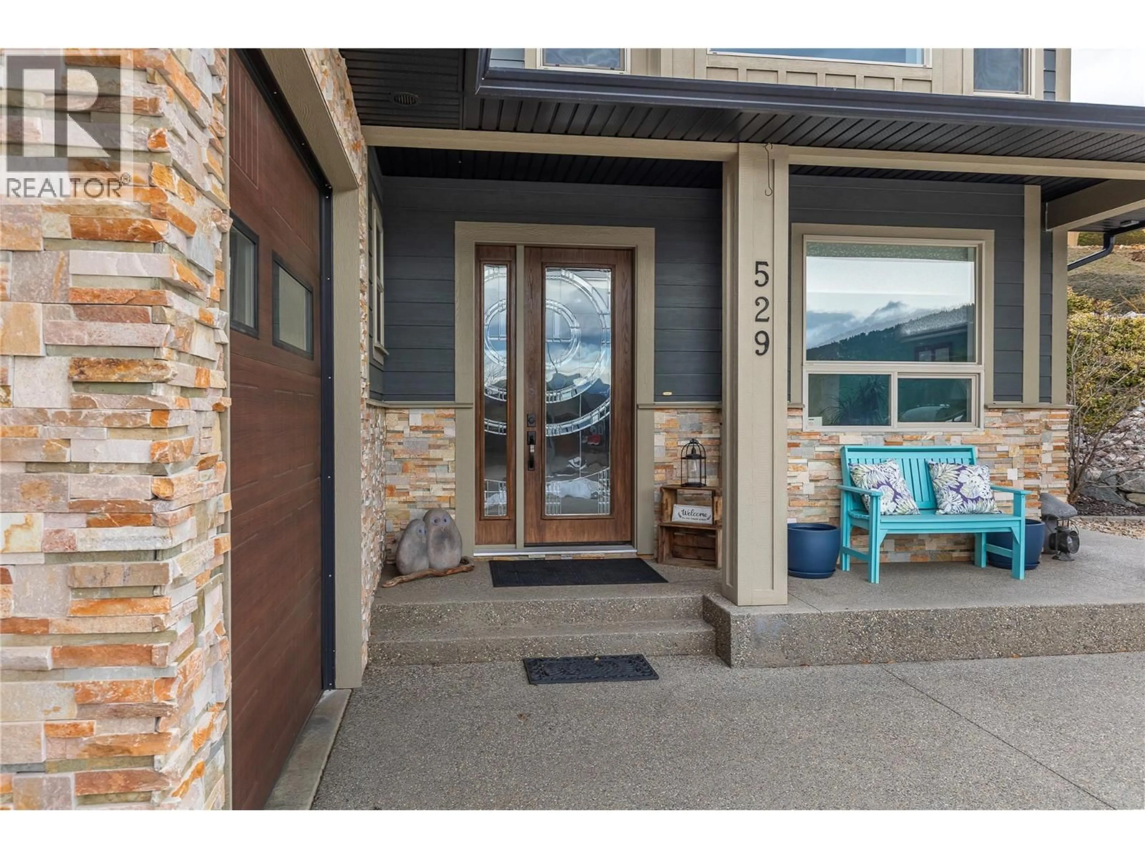 Indoor entryway for 529 WHITECOURT PLACE, Vernon British Columbia V1B4B1