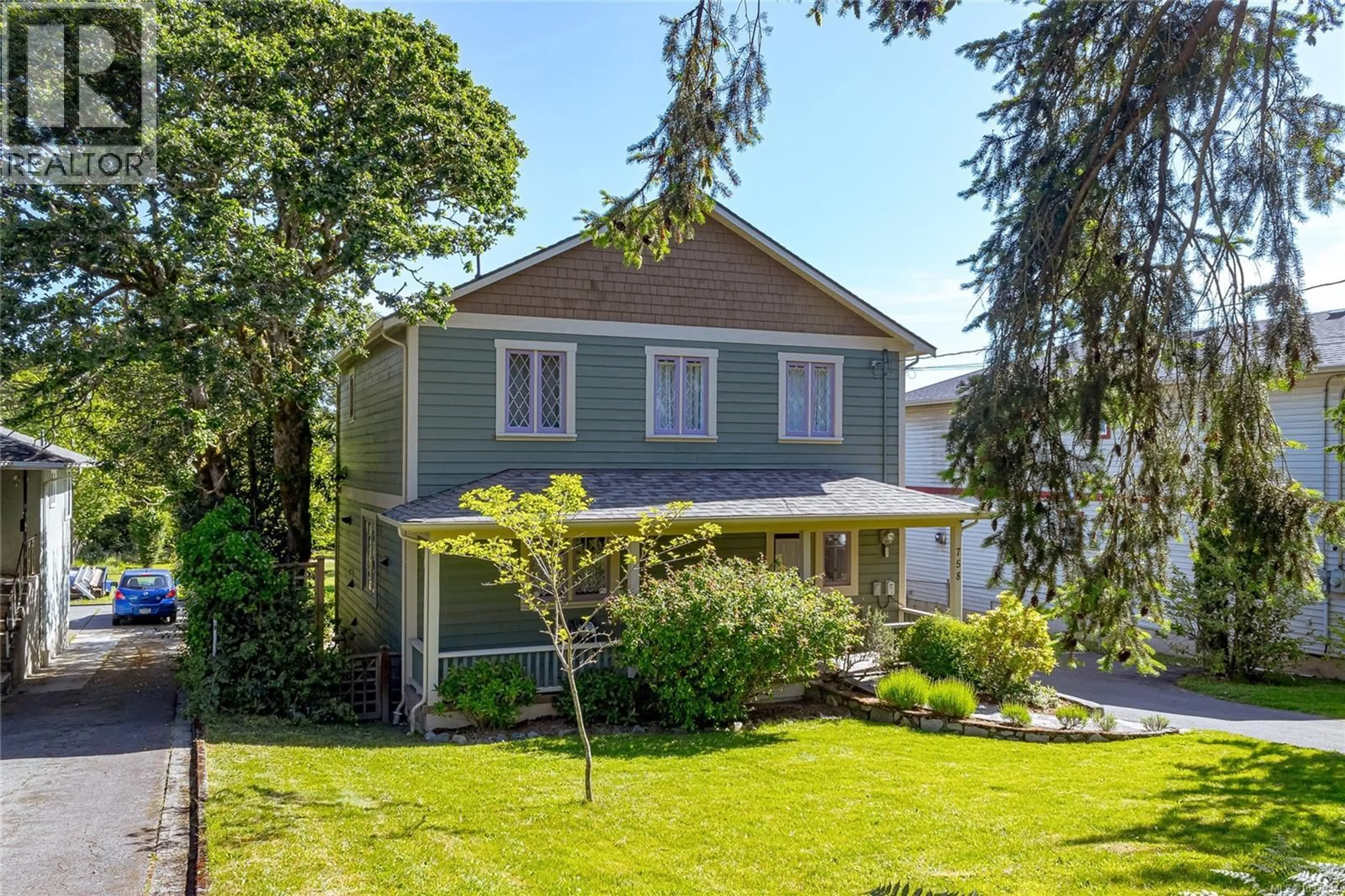 Home with vinyl exterior material, water/lake/river/ocean view for 758 NEWBURY STREET, Saanich British Columbia V9A2C1