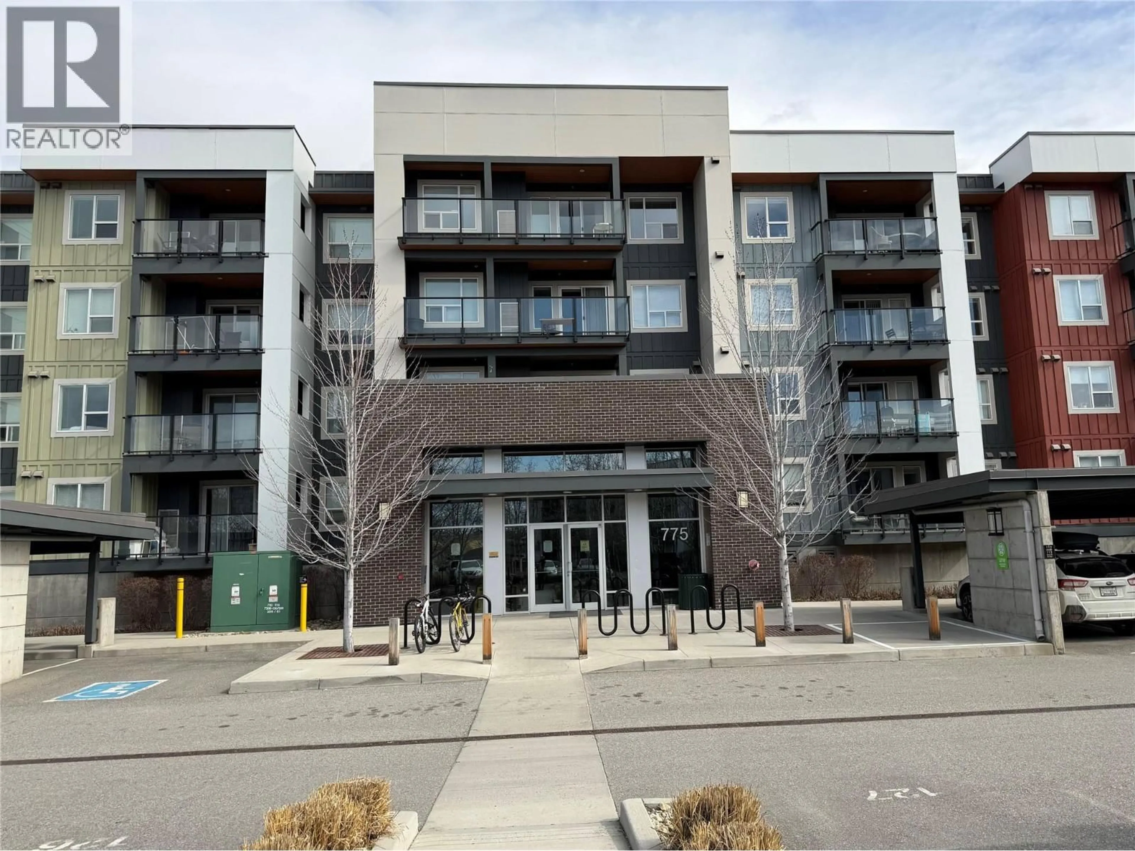Indoor foyer for PH25 - 775 ACADEMY WAY, Kelowna British Columbia V1V0A5
