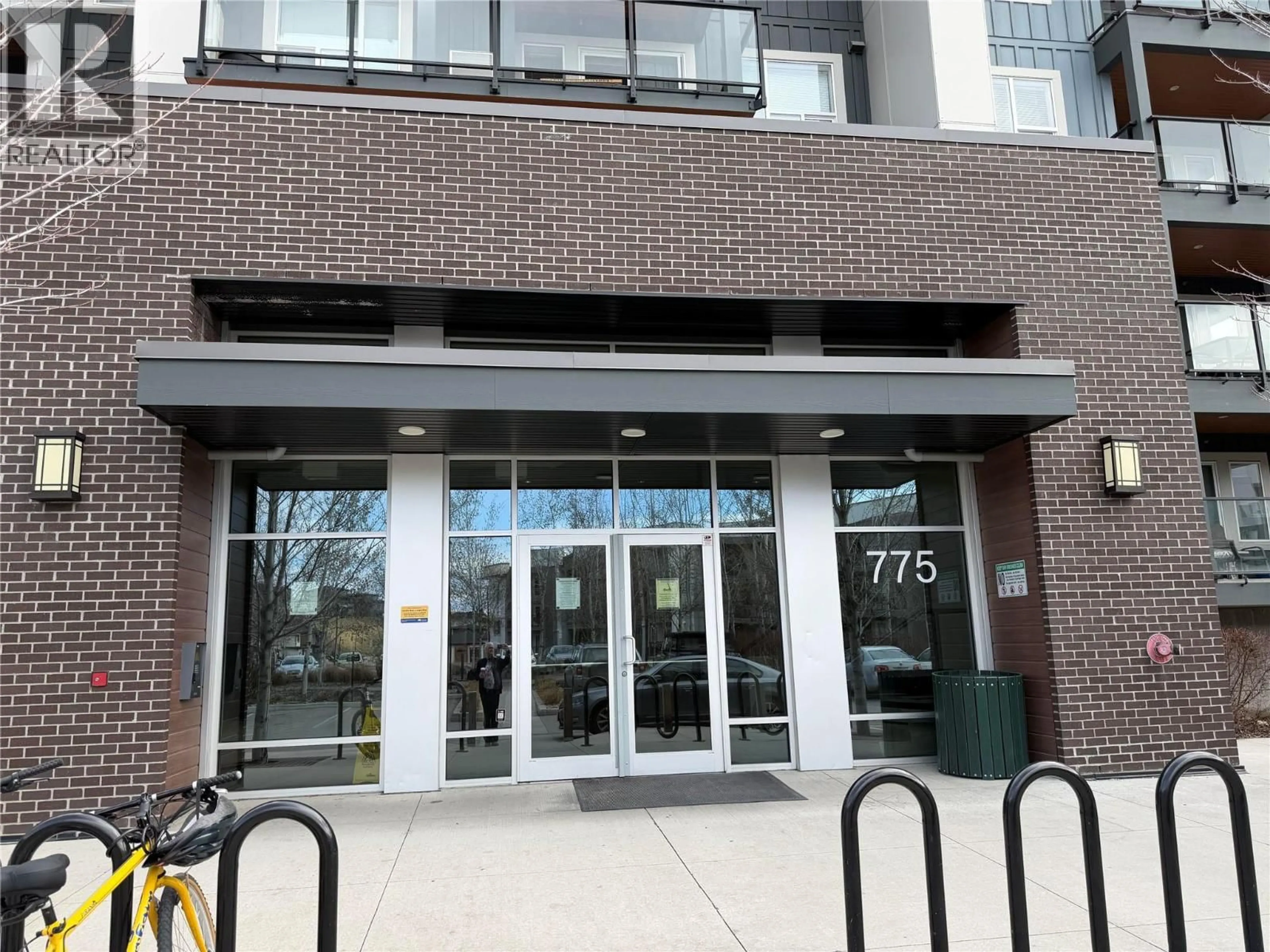 Indoor foyer for PH25 - 775 ACADEMY WAY, Kelowna British Columbia V1V0A5