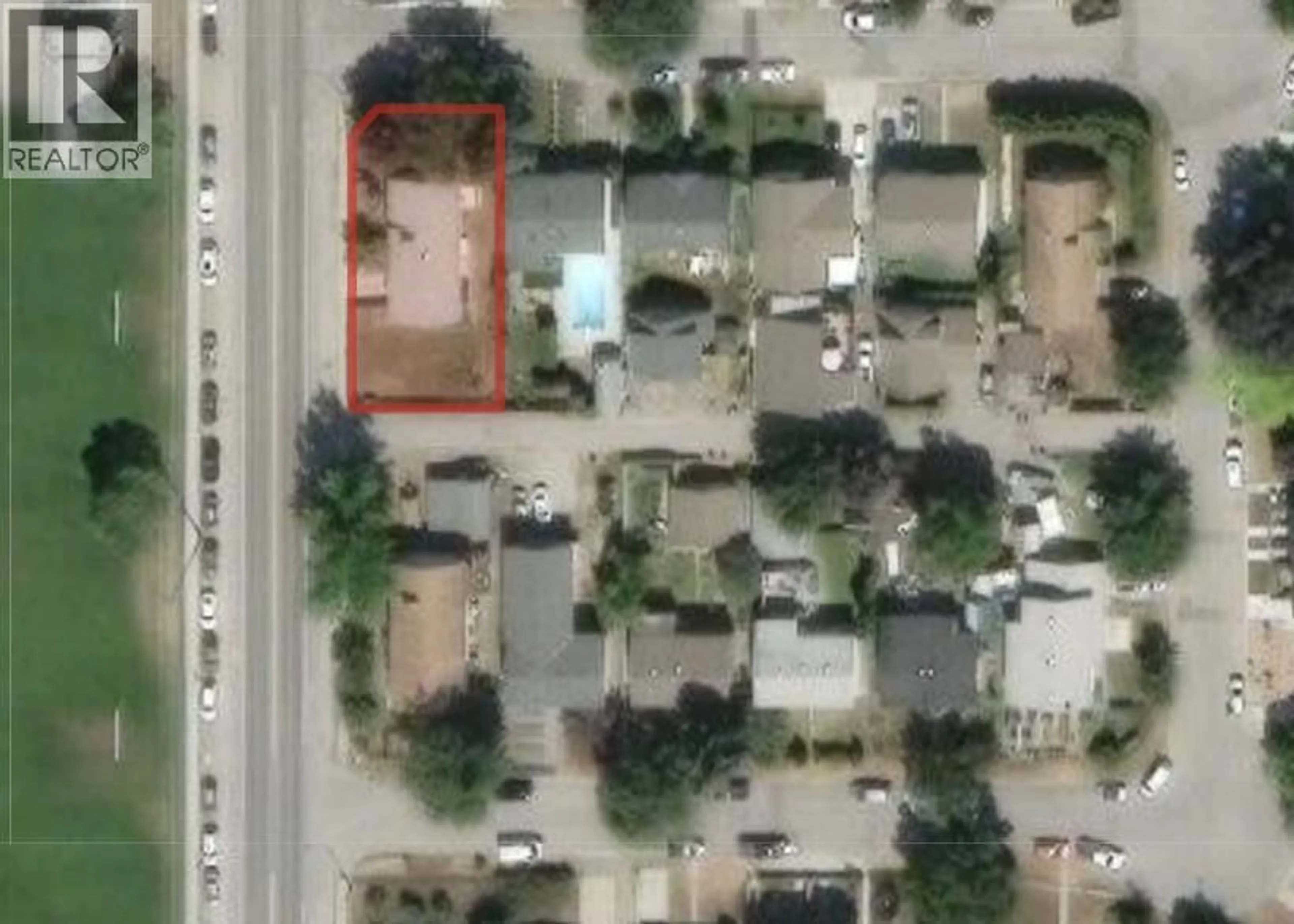 A pic from outside/outdoor area/front of a property/back of a property/a pic from drone, street for 2835 RICHTER STREET, Kelowna British Columbia