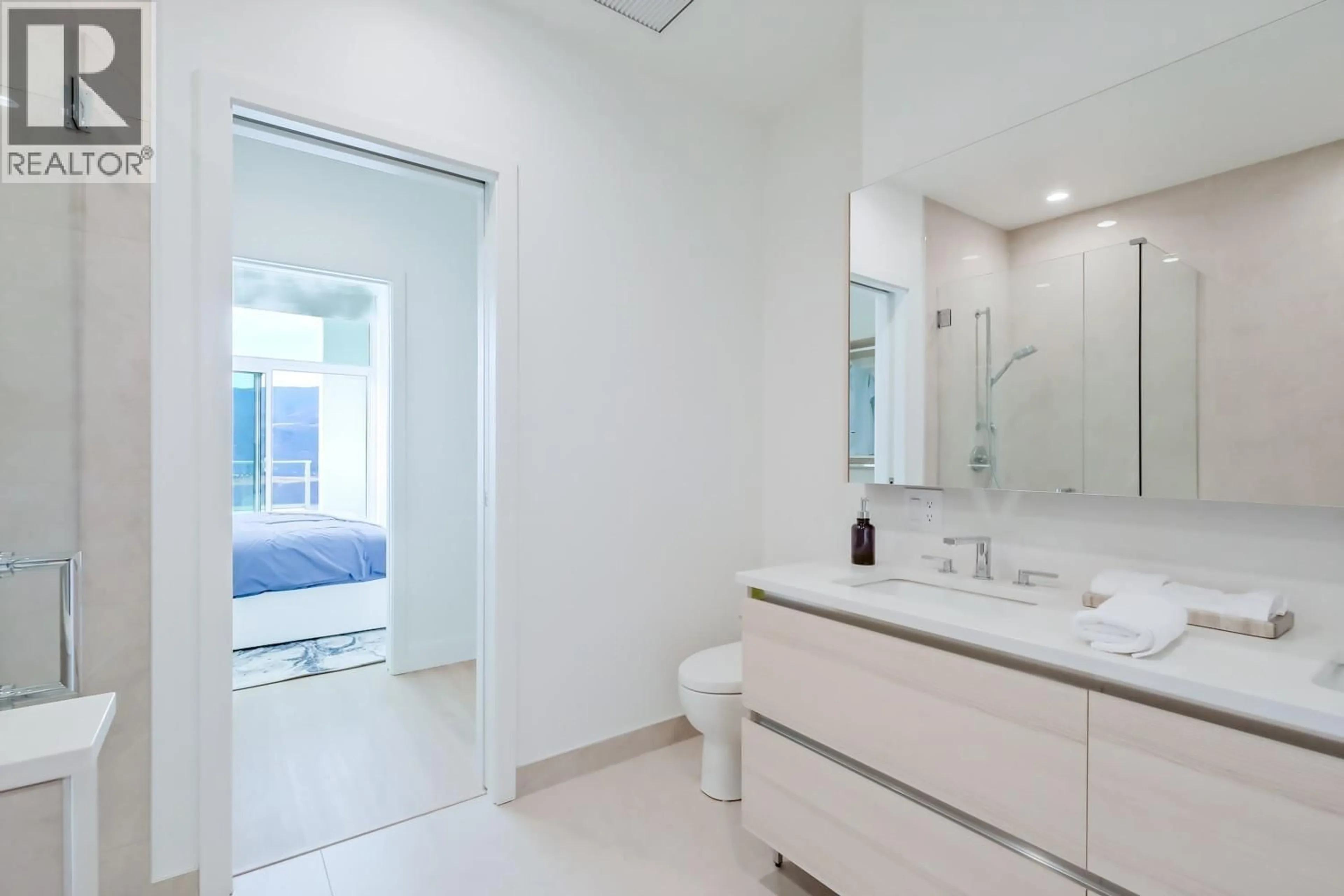 Standard bathroom, ceramic/tile floor for 2401 - 238 LEON AVENUE, Kelowna British Columbia V1Y6H9