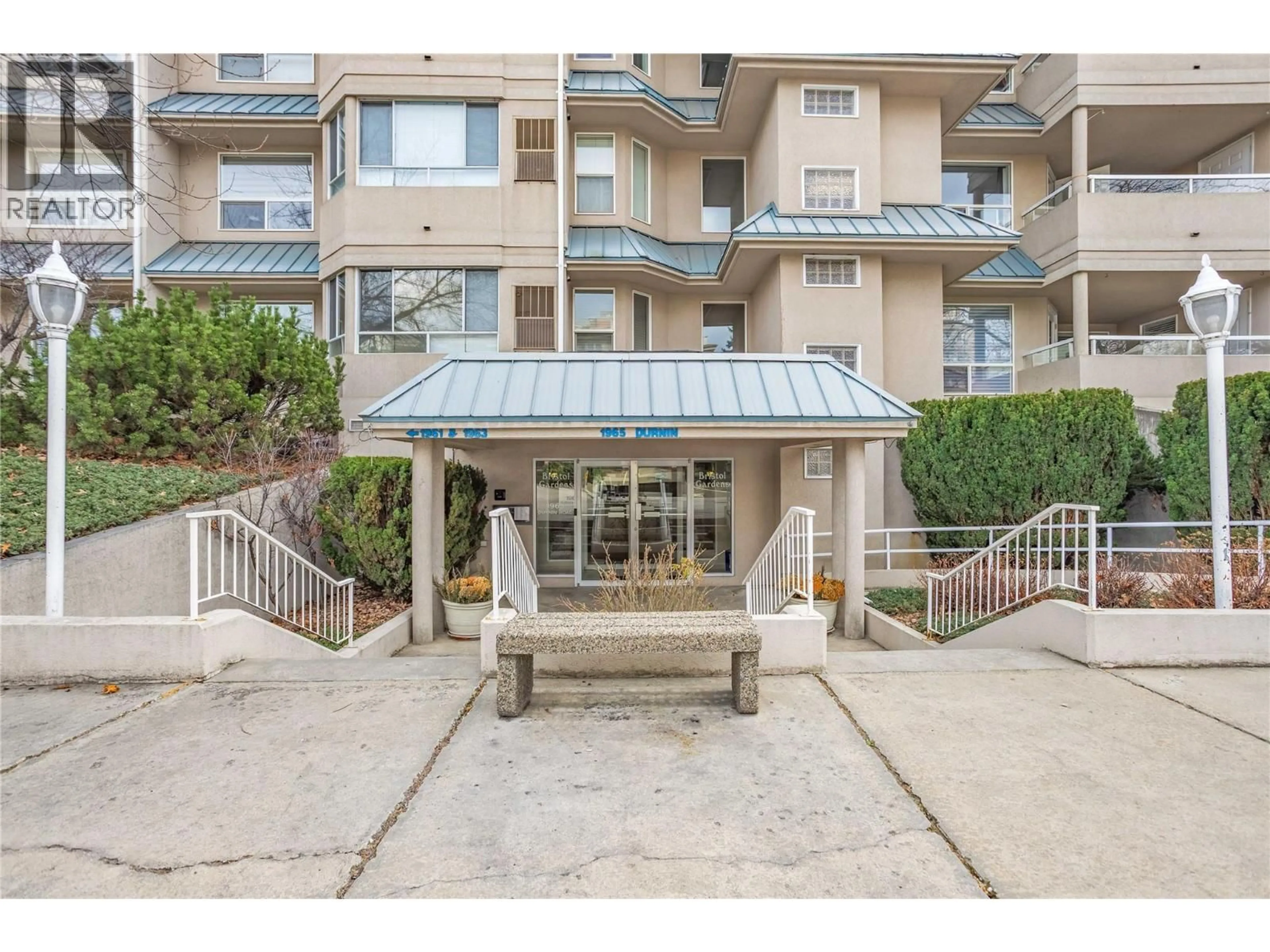 Indoor foyer for 111 - 1965 DURNIN ROAD, Kelowna British Columbia V1X7K6