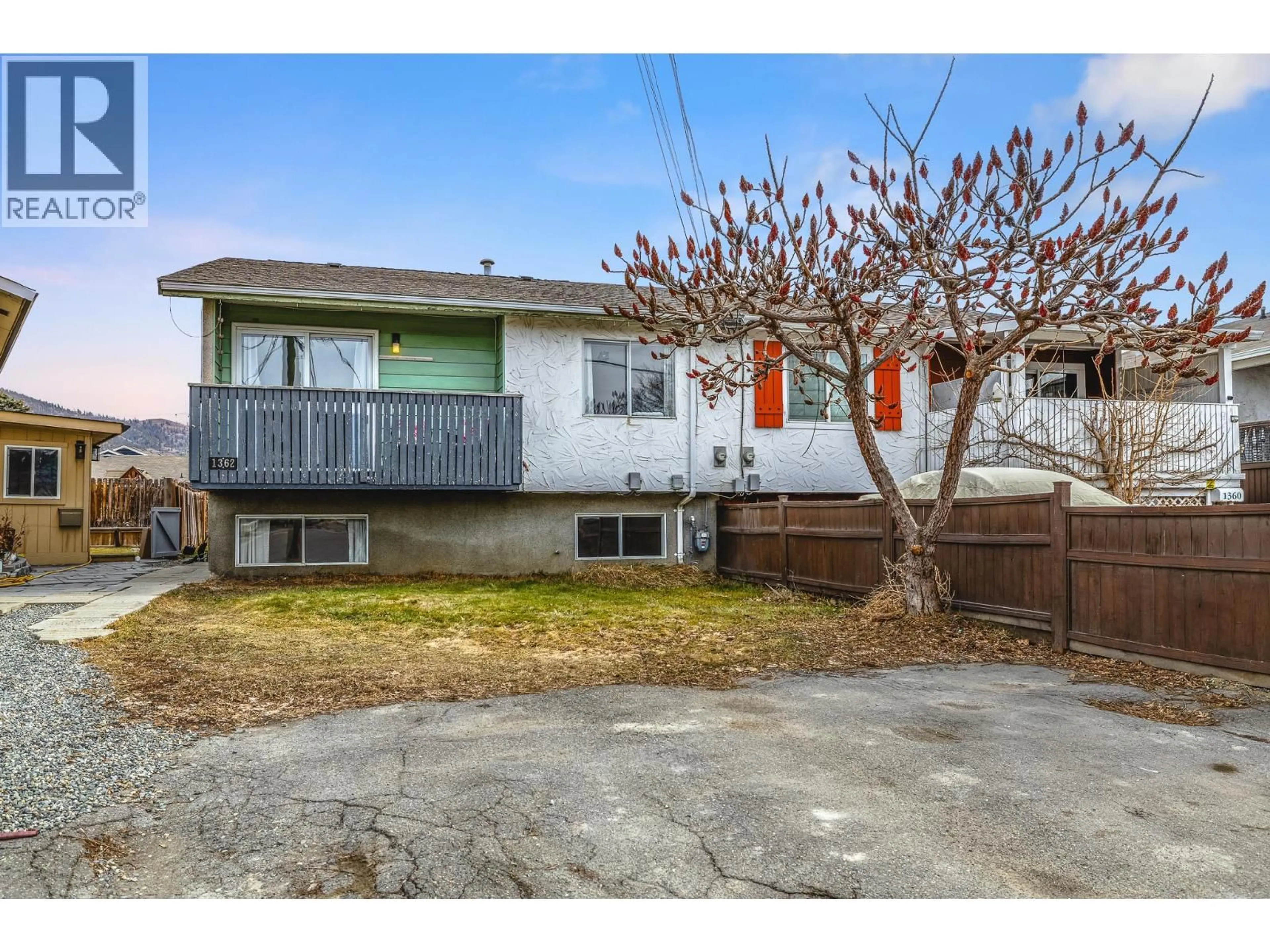 A pic from outside/outdoor area/front of a property/back of a property/a pic from drone, street for 1362 OTTAWA PLACE, Kamloops British Columbia V2B7W4