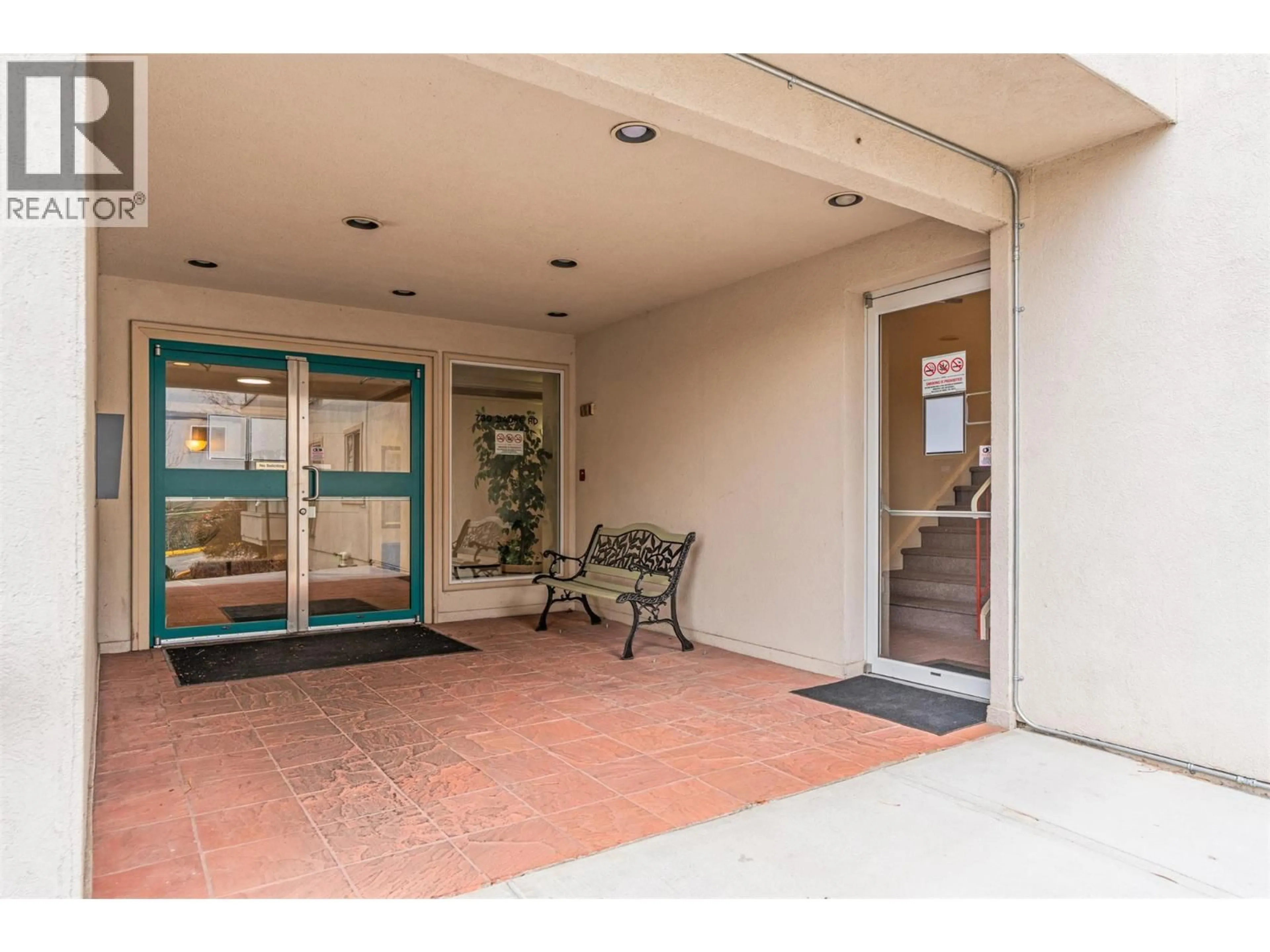 Indoor foyer for 304 - 730 BADKE ROAD, Kelowna British Columbia V1X6G9