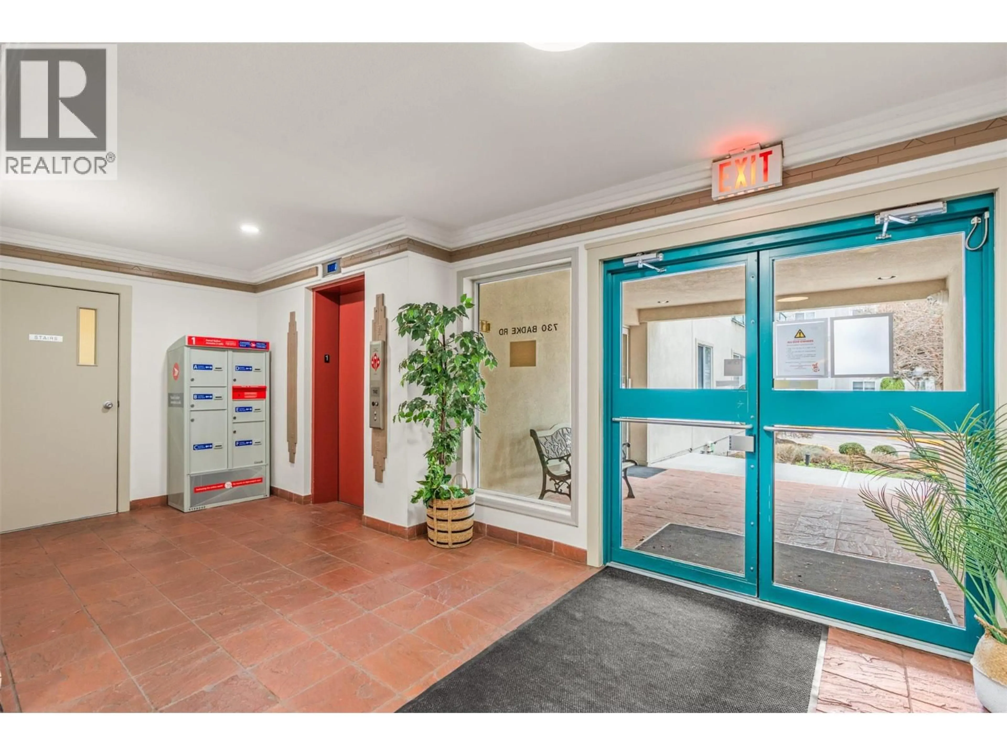 Indoor foyer for 304 - 730 BADKE ROAD, Kelowna British Columbia V1X6G9