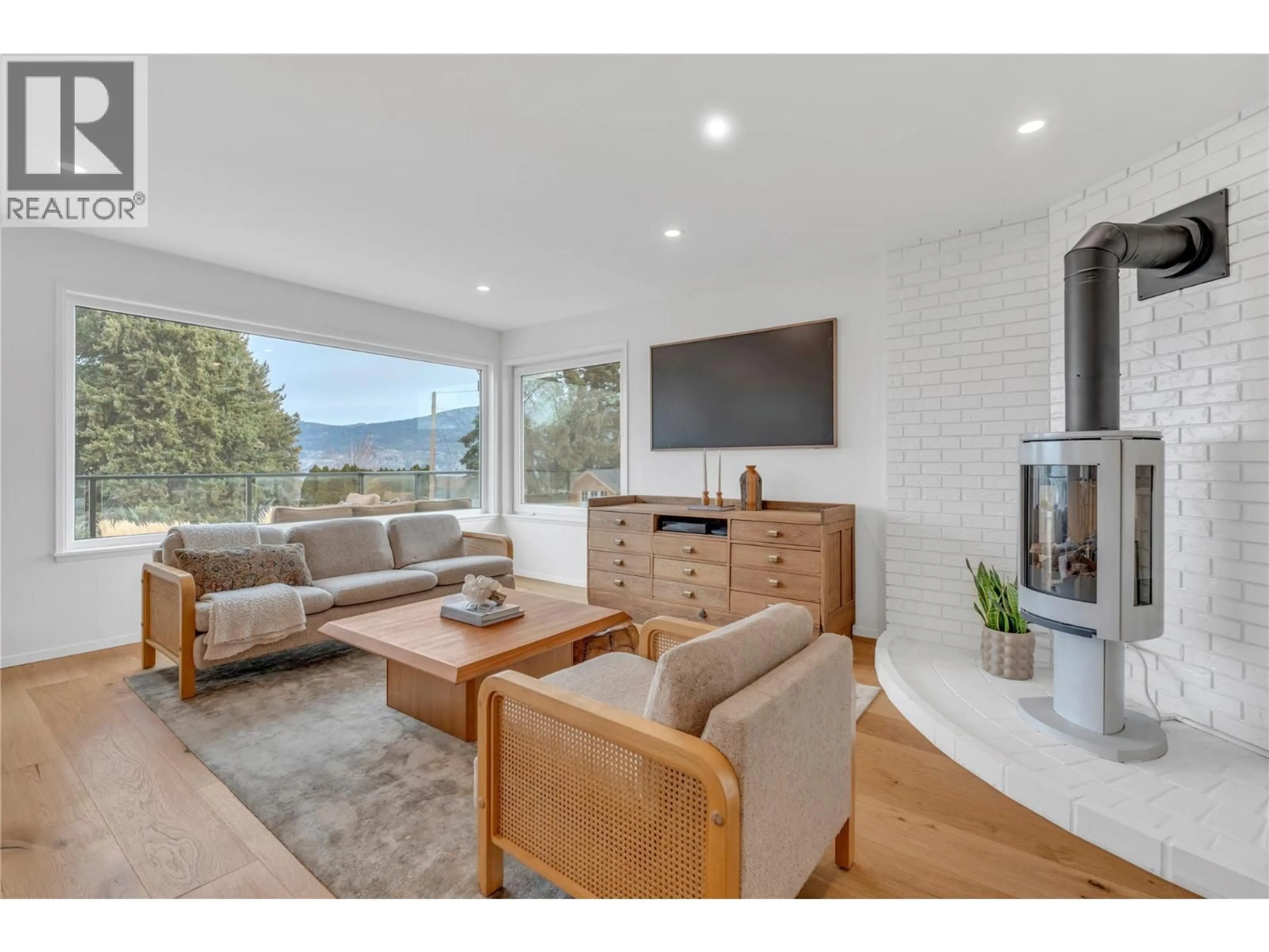 Living room with furniture, unknown for 5100 WILSON ROAD, Summerland British Columbia V0H1Z4