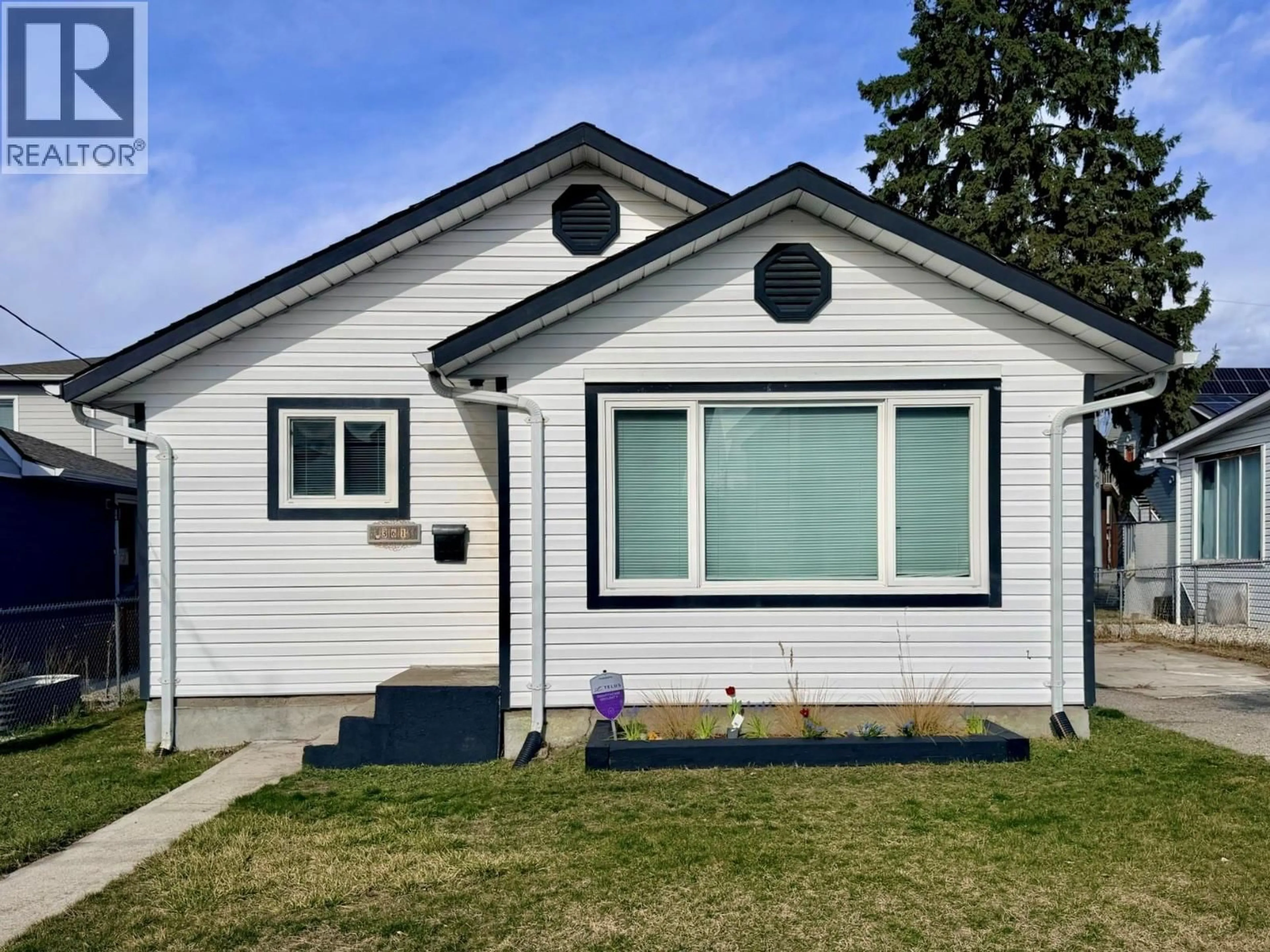 Home with vinyl exterior material, street for 361 DOUGLAS AVENUE, Penticton British Columbia V2A2V1