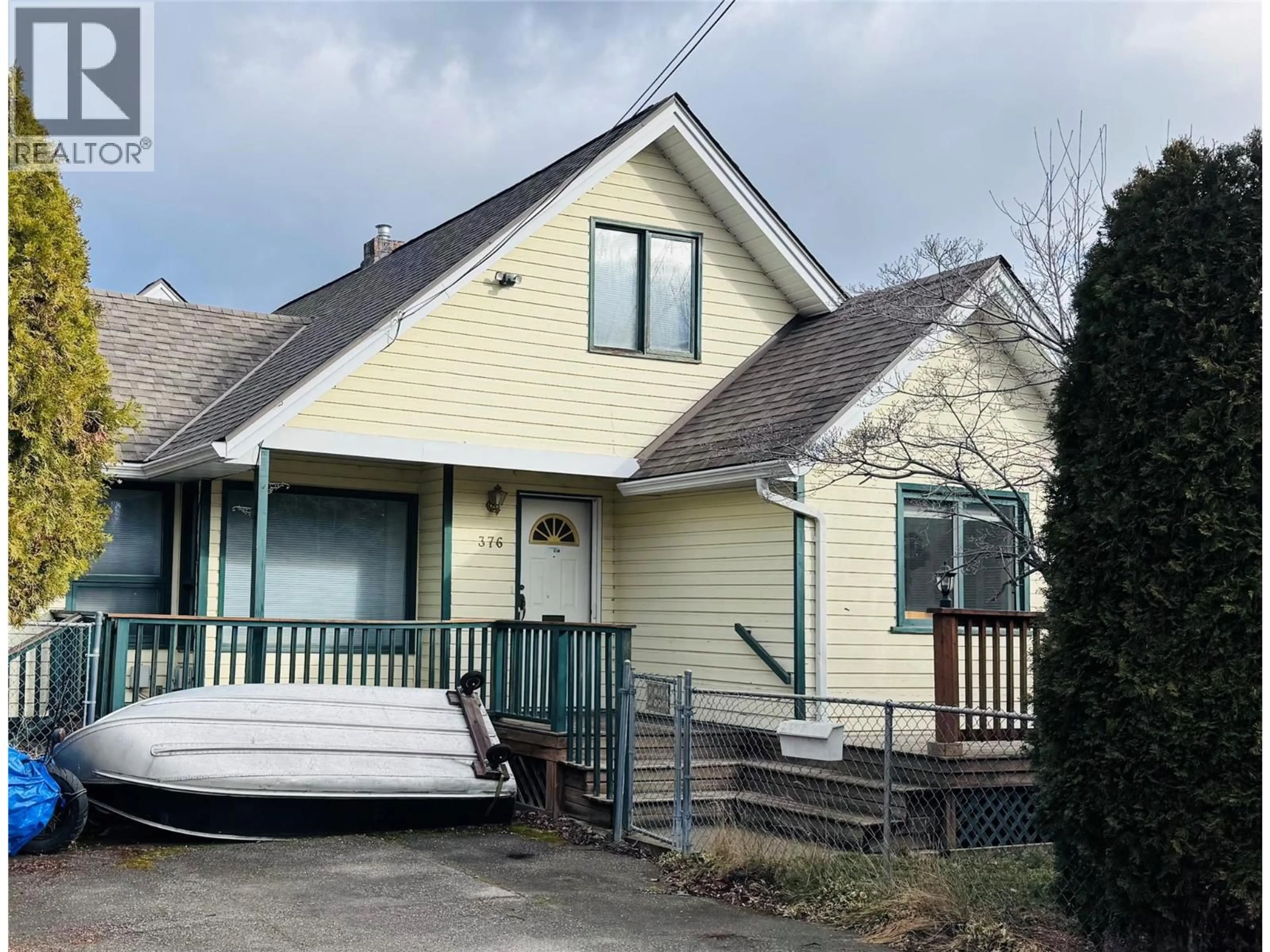 Home with vinyl exterior material, street for 376 BEACH AVENUE, Kelowna British Columbia V1Y5R6