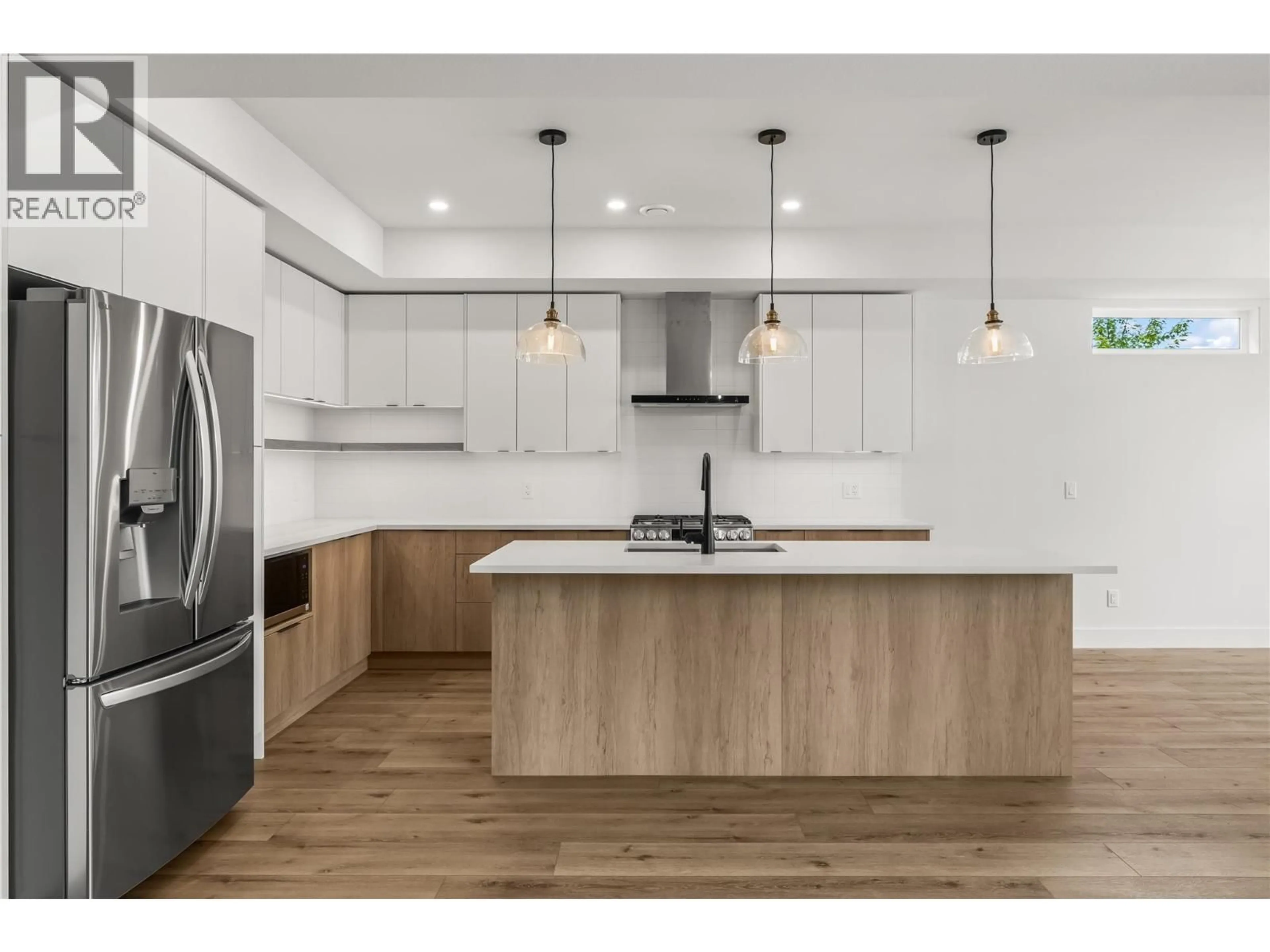 Open concept kitchen, wood/laminate floor for 763 PATTERSON AVENUE, Kelowna British Columbia V1Y5C9